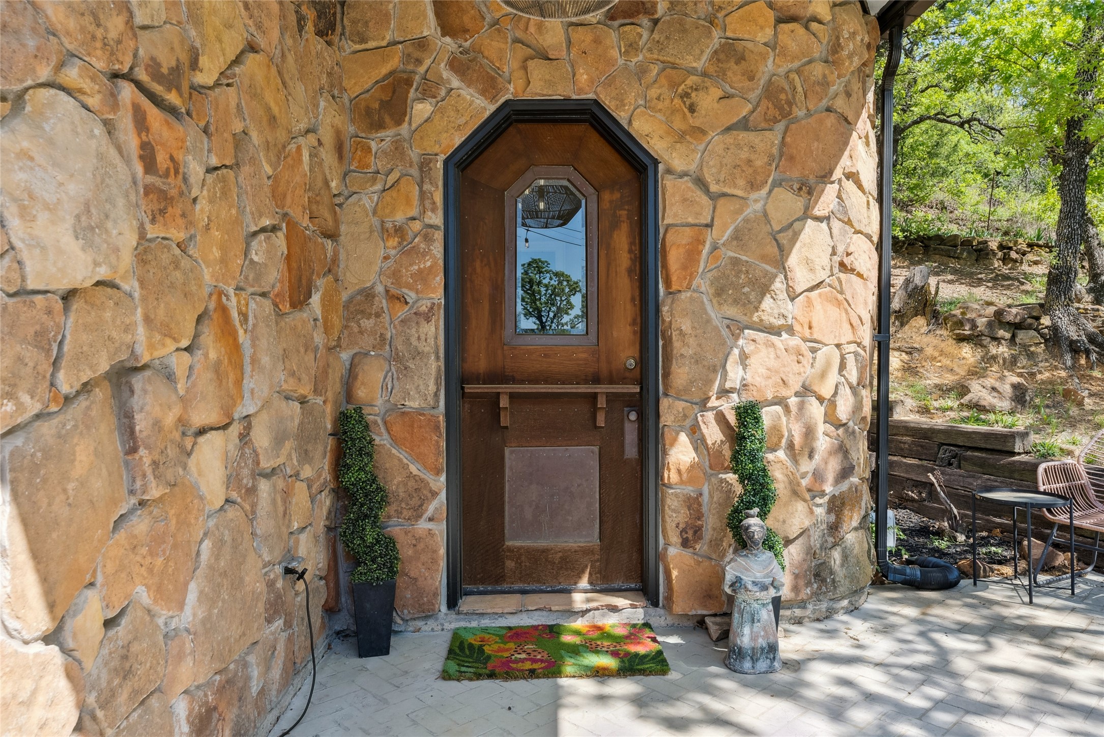 1412 Apache Court