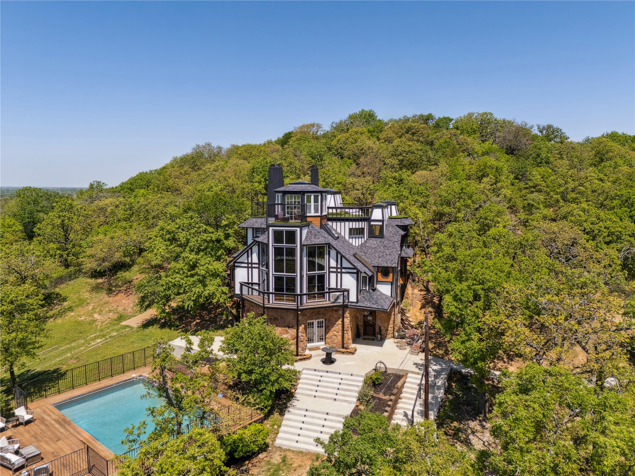 1412 Apache Court