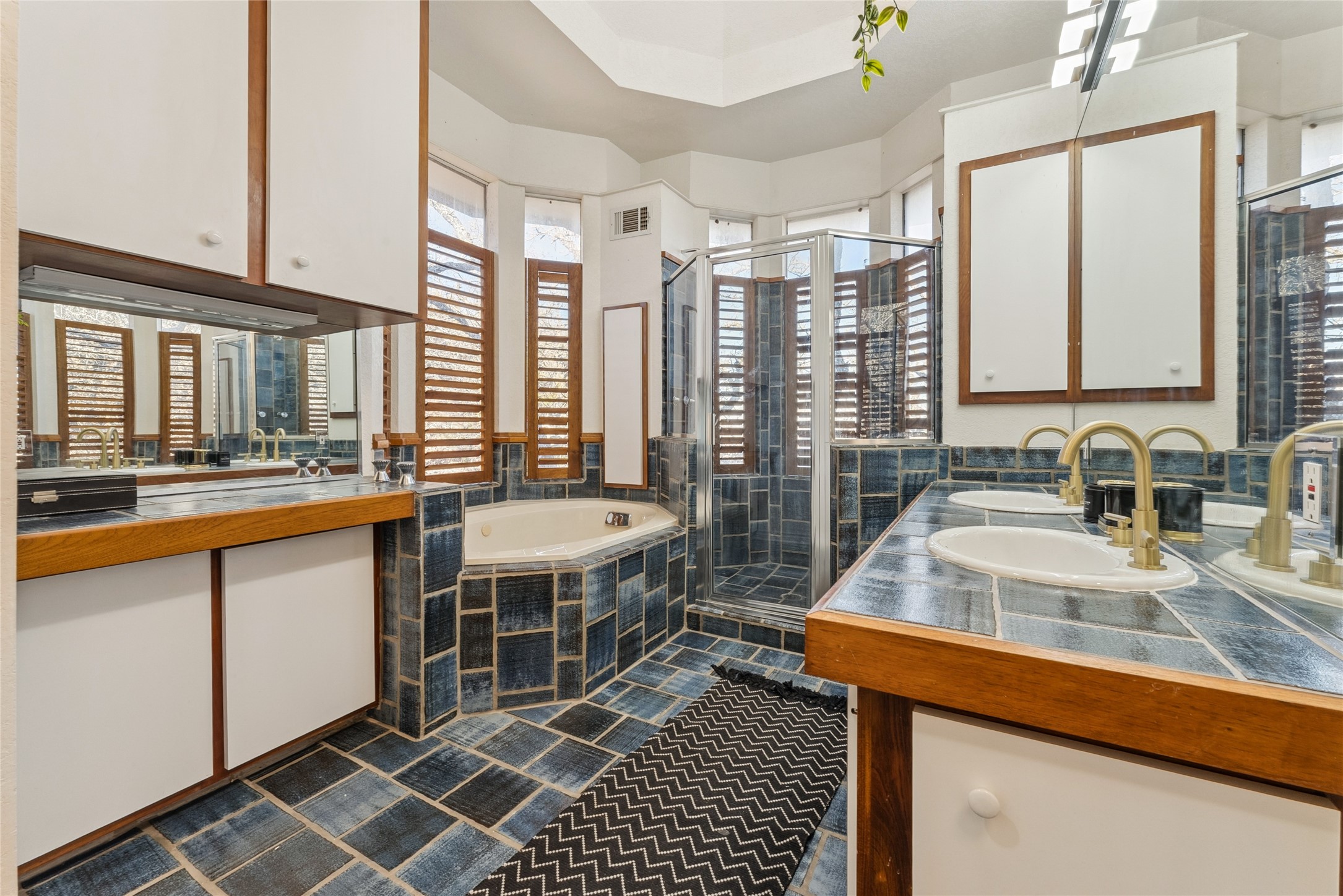 1412 Apache Court