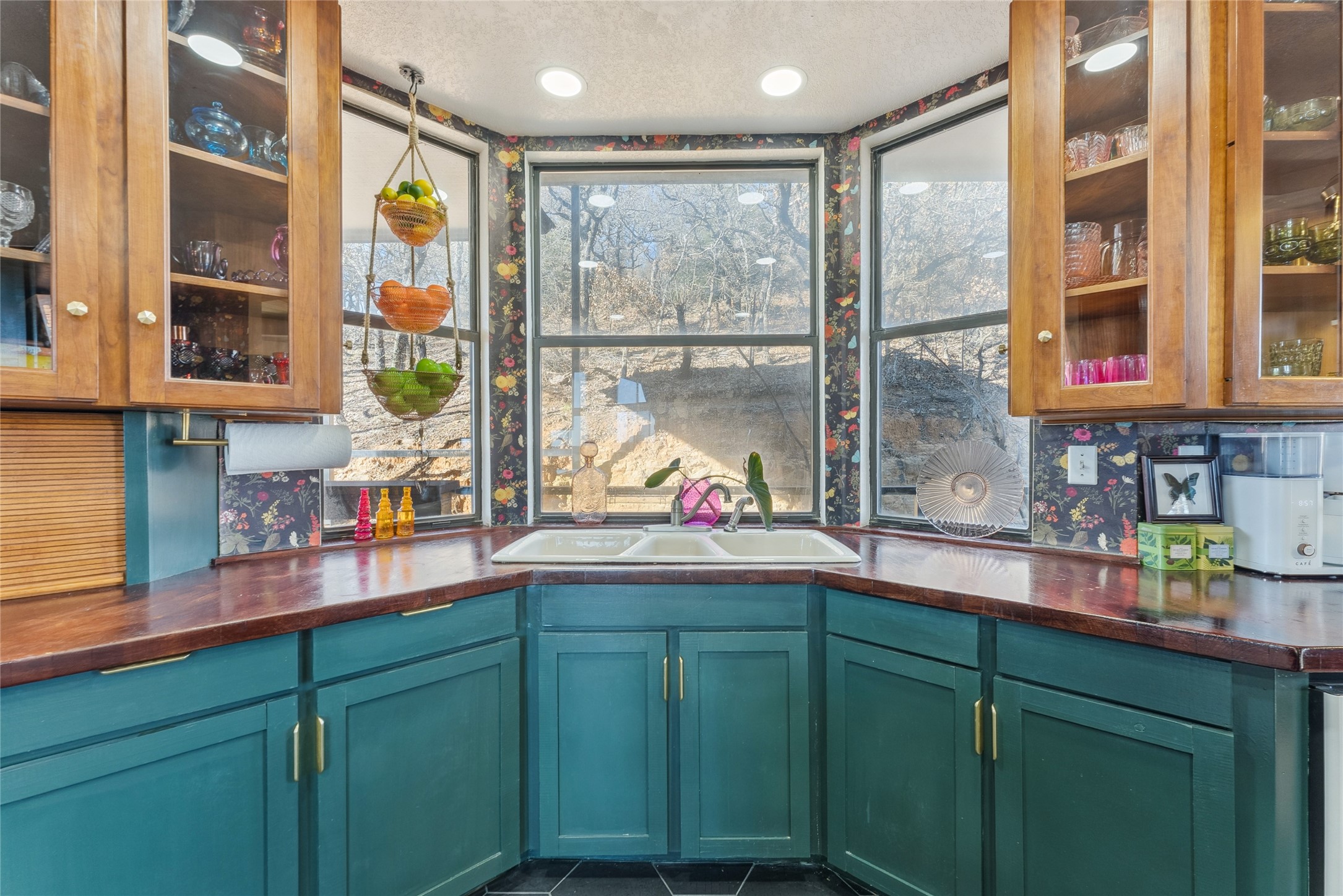 1412 Apache Court