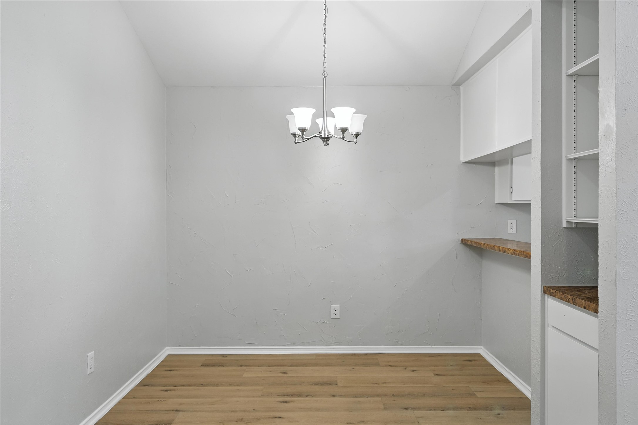 606 Bellaire Drive B