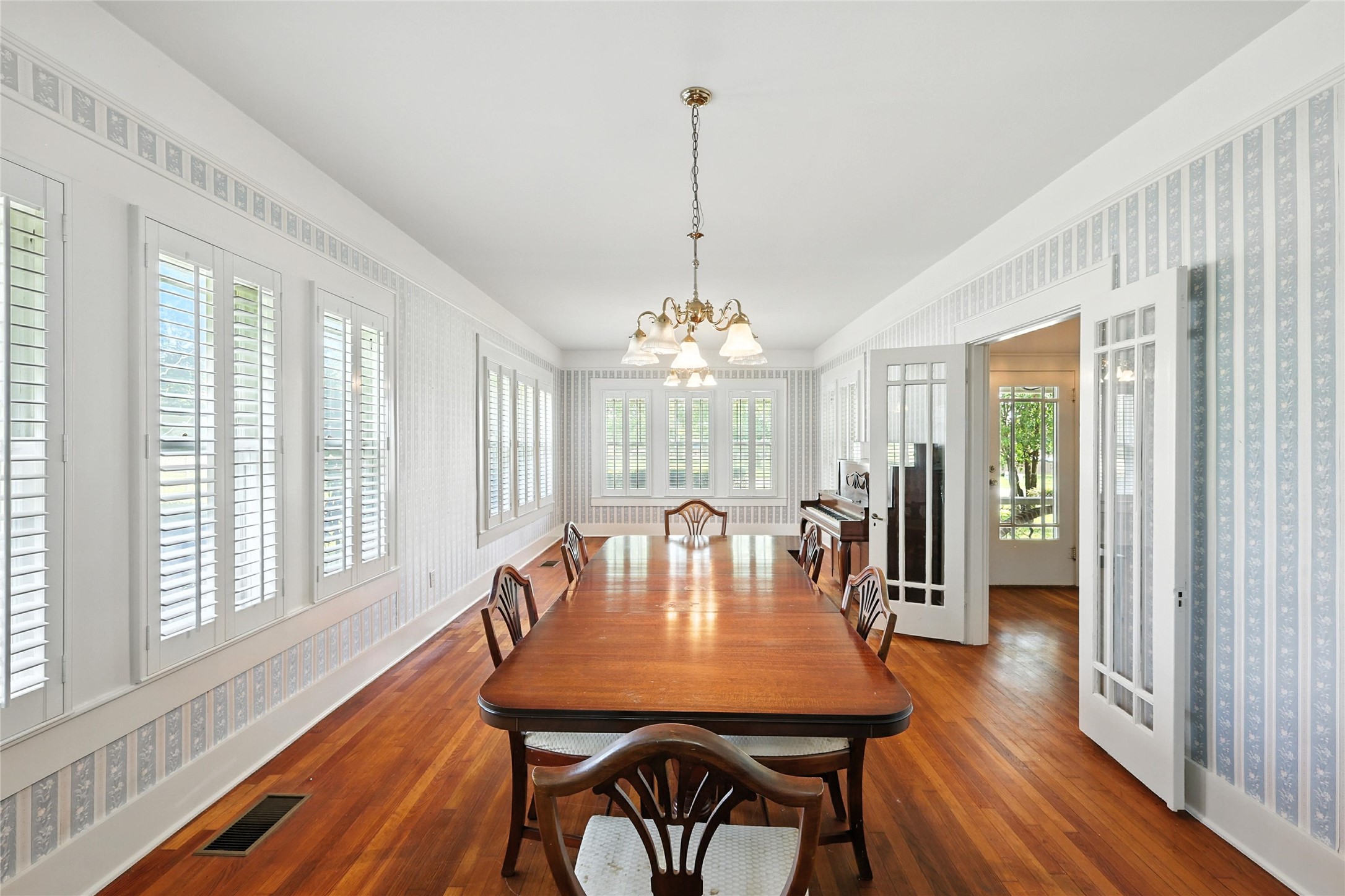 300 E 14th Street