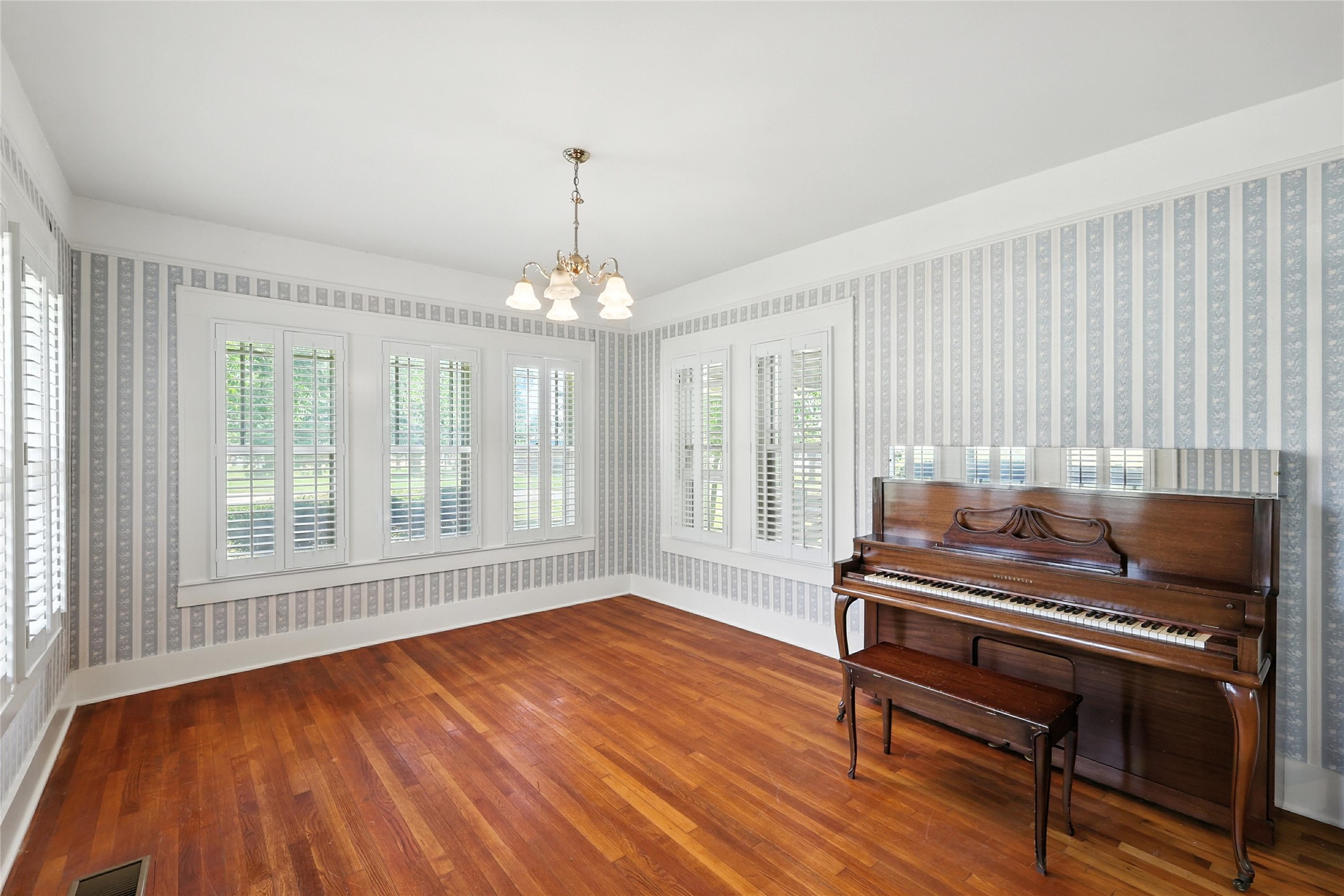 300 E 14th Street