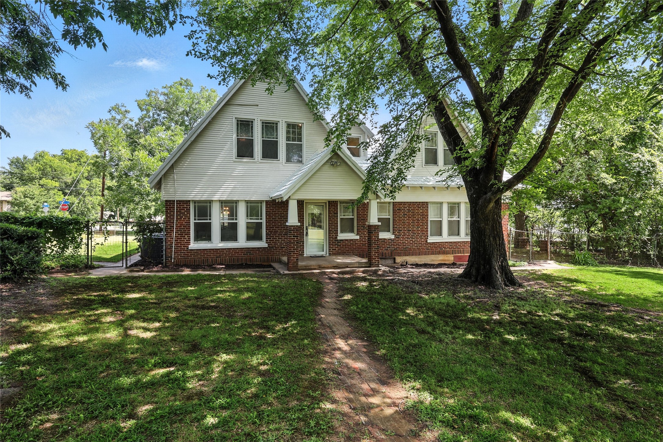 300 E 14th Street
