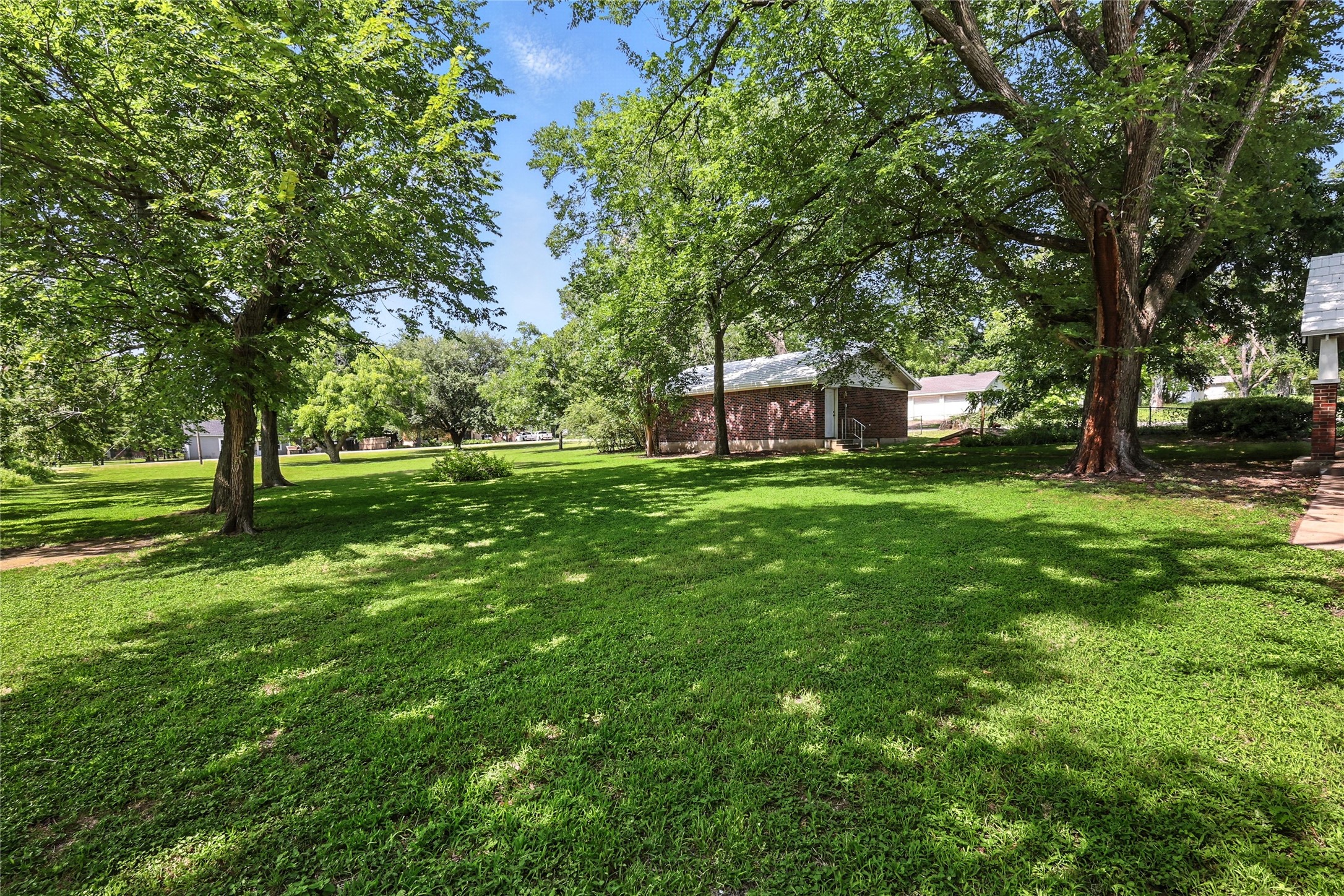 300 E 14th Street