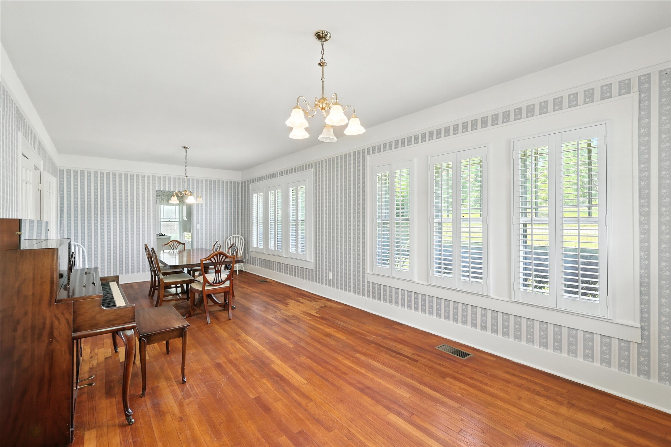 300 E 14th Street