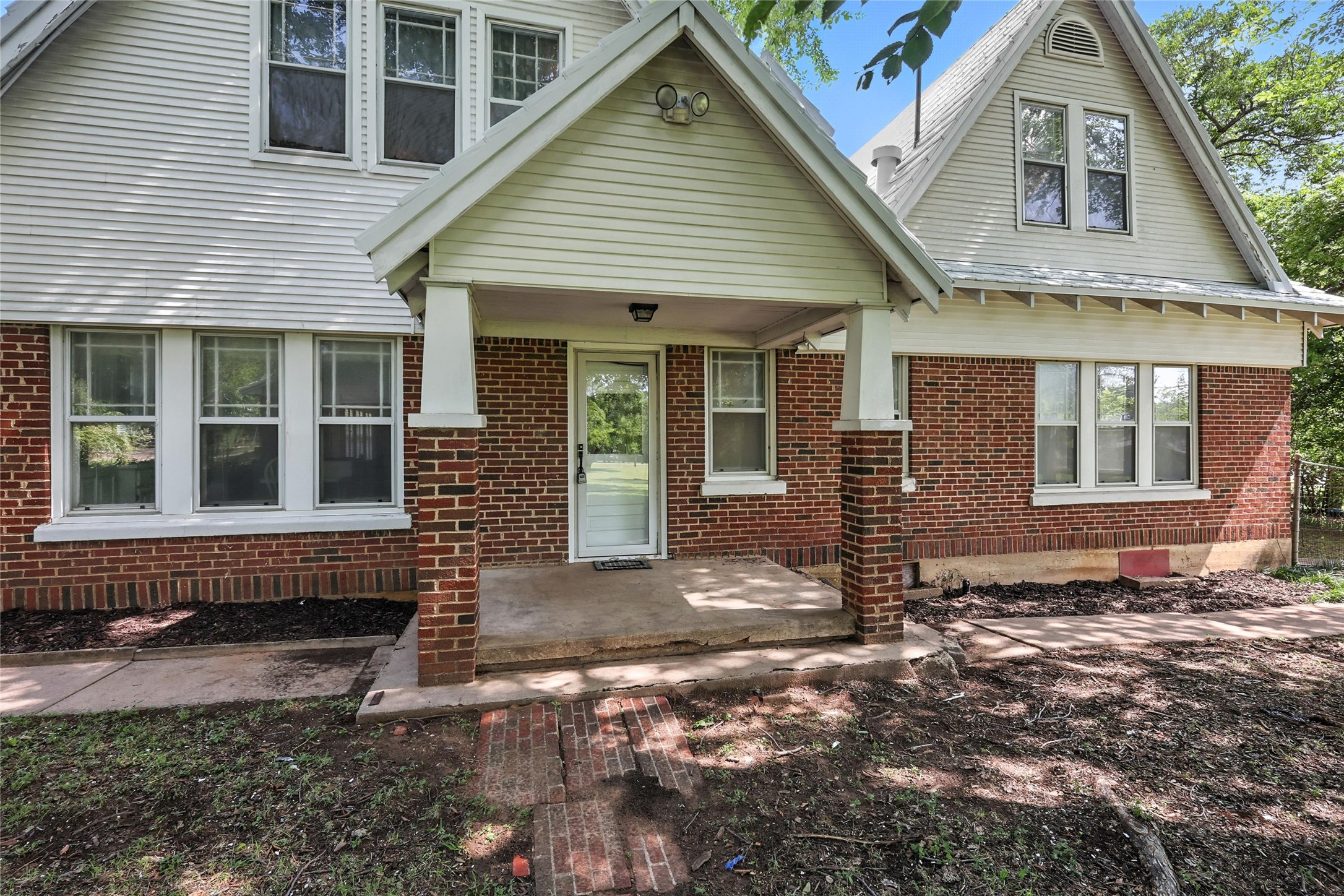 300 E 14th Street