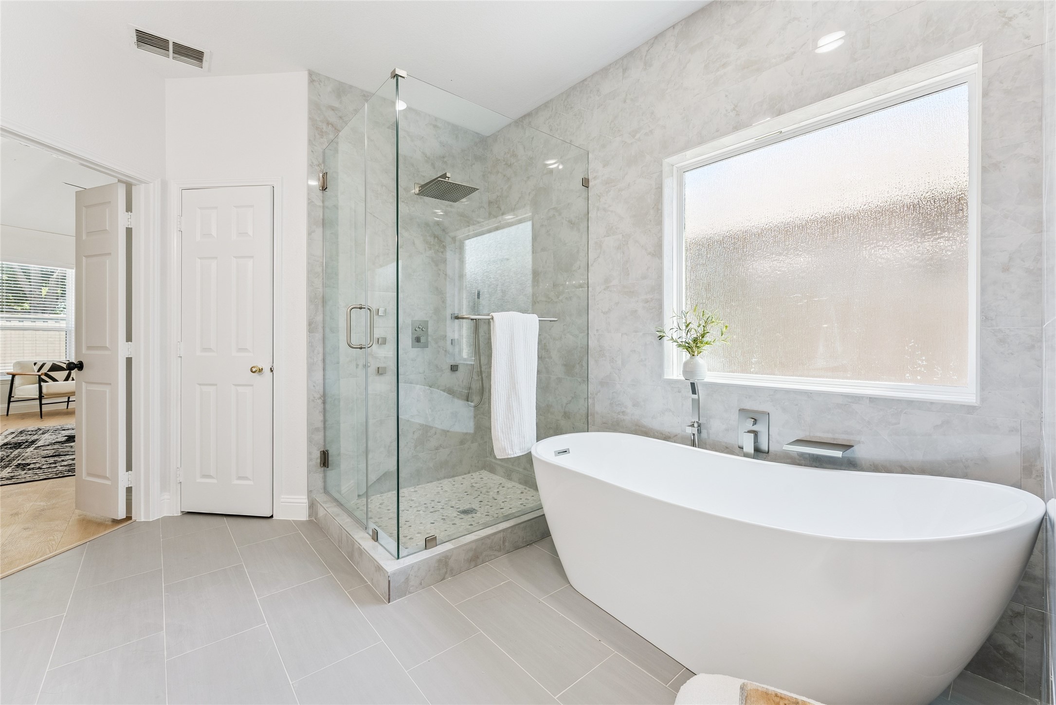 7912 La Guardia Drive