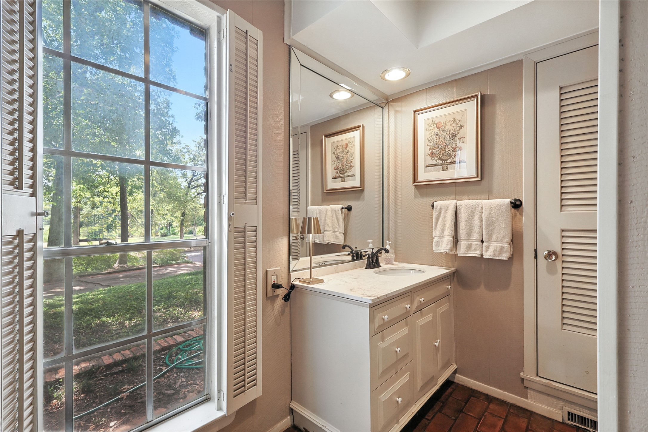 4165 Shady Valley Drive