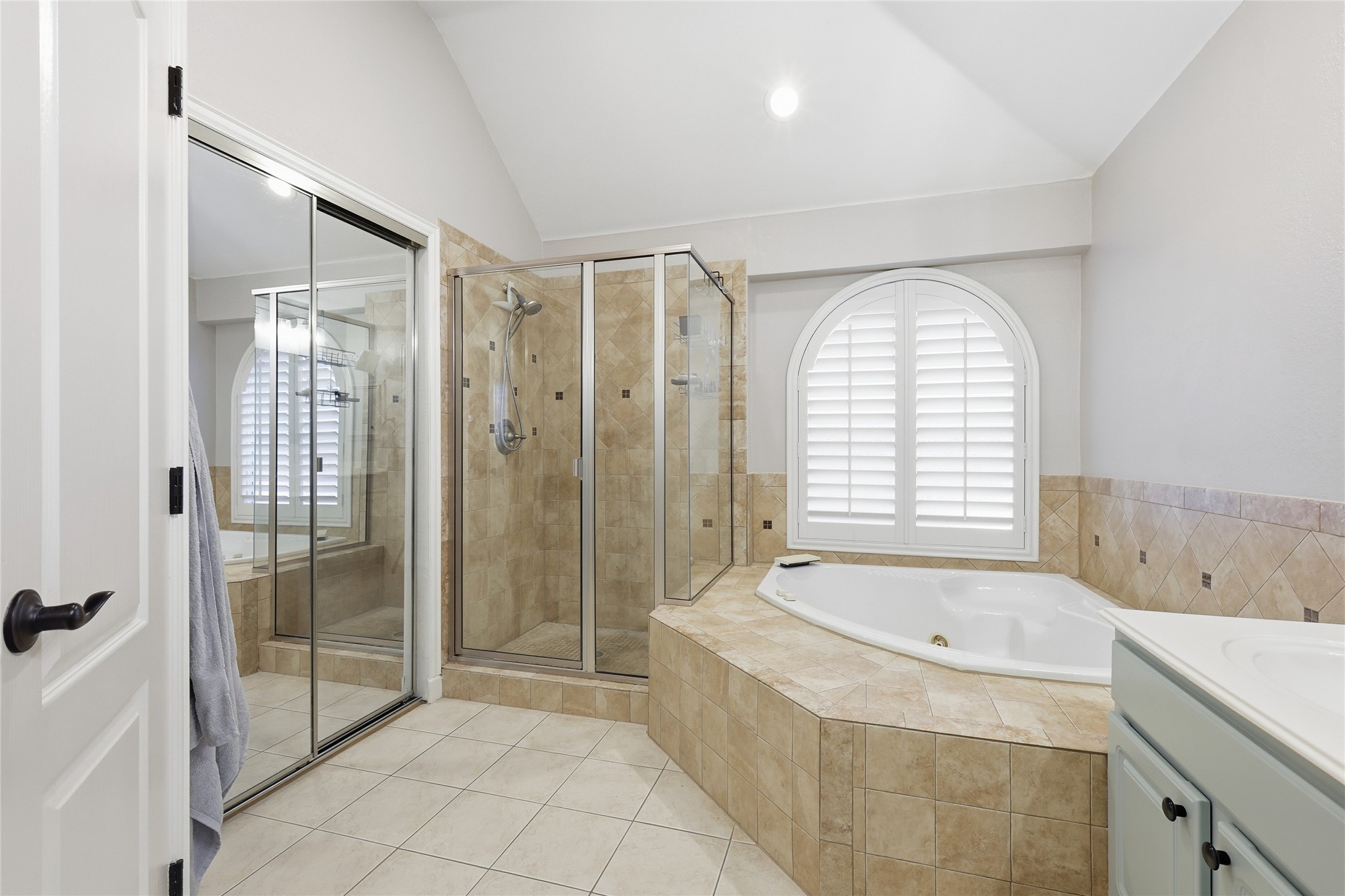 2203 Knoll Ridge Drive