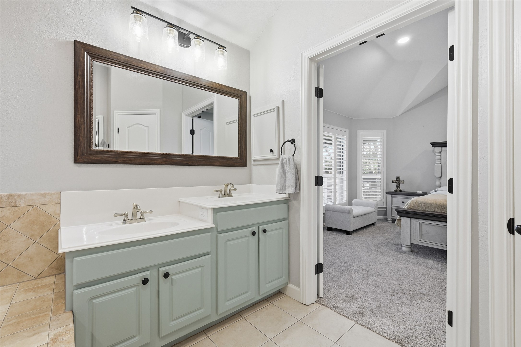 2203 Knoll Ridge Drive