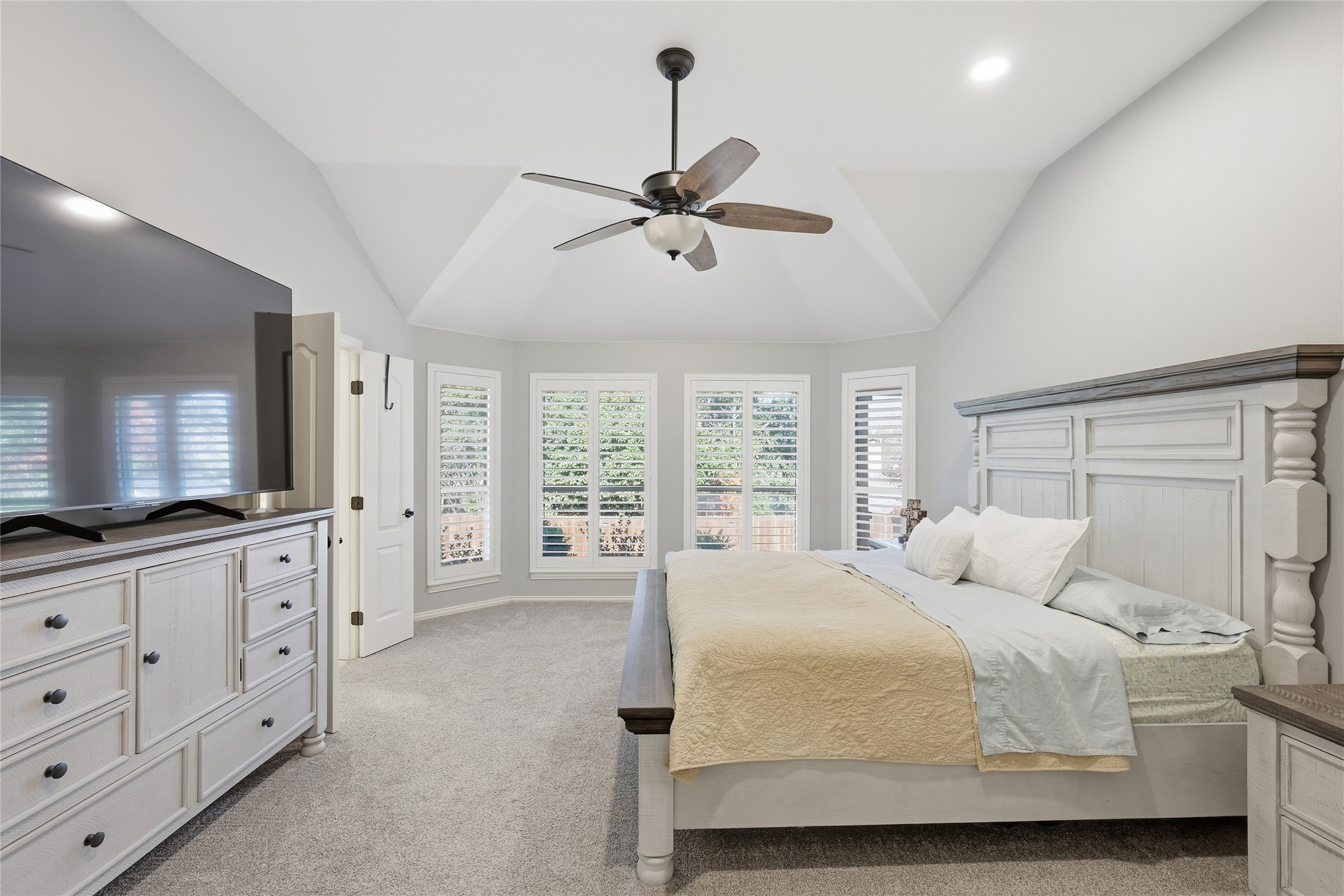 2203 Knoll Ridge Drive