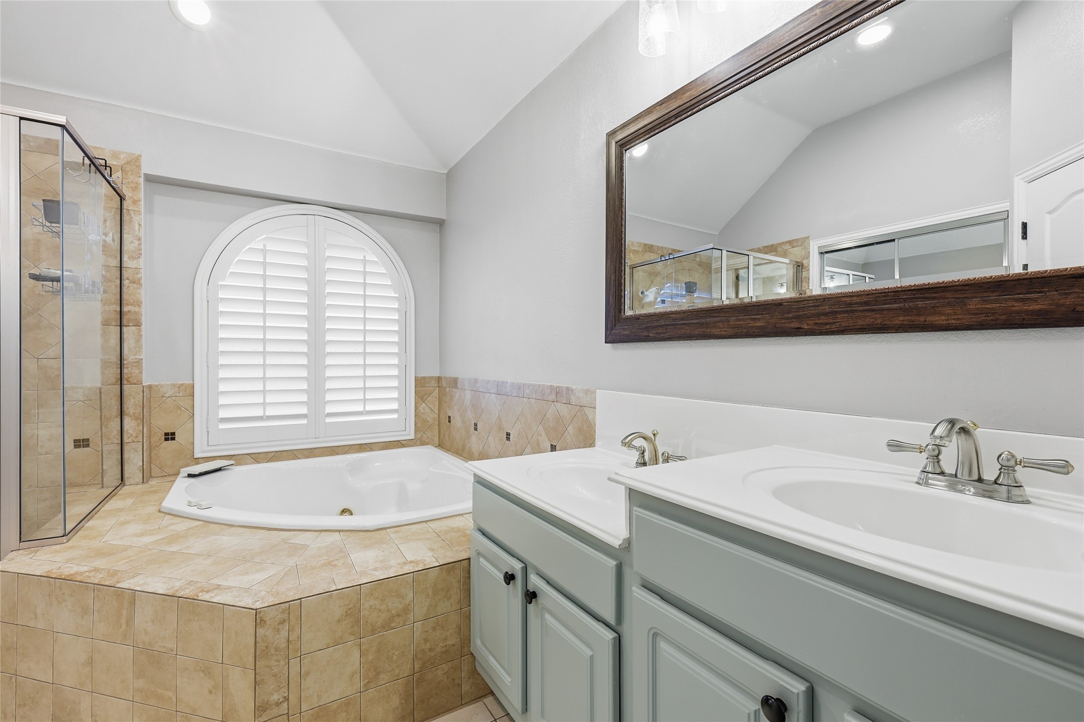 2203 Knoll Ridge Drive