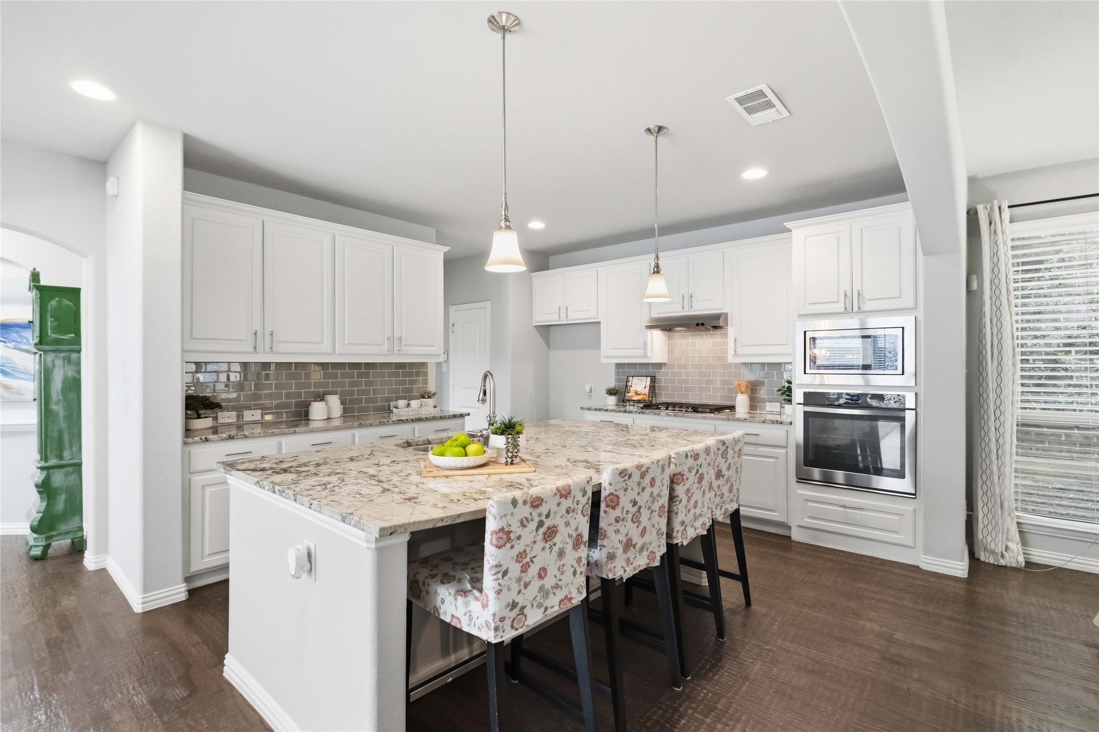1121 Montgomery Way