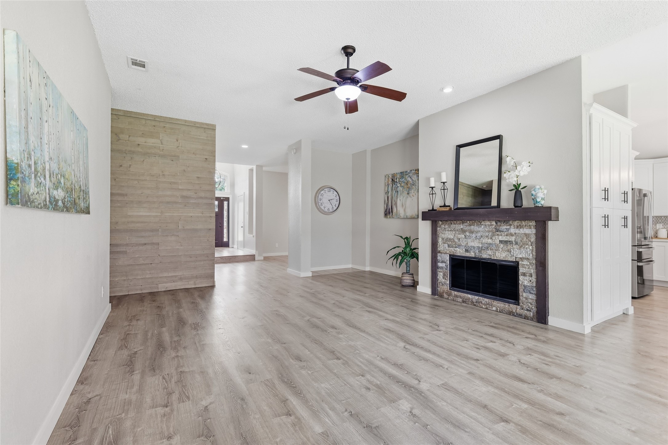2313 Whitman Lane