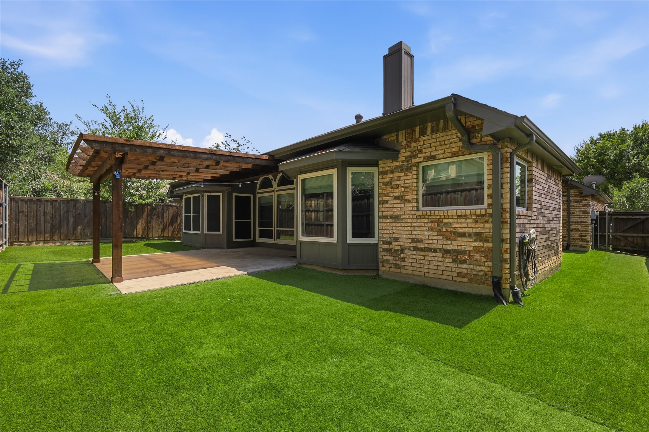 2313 Whitman Lane