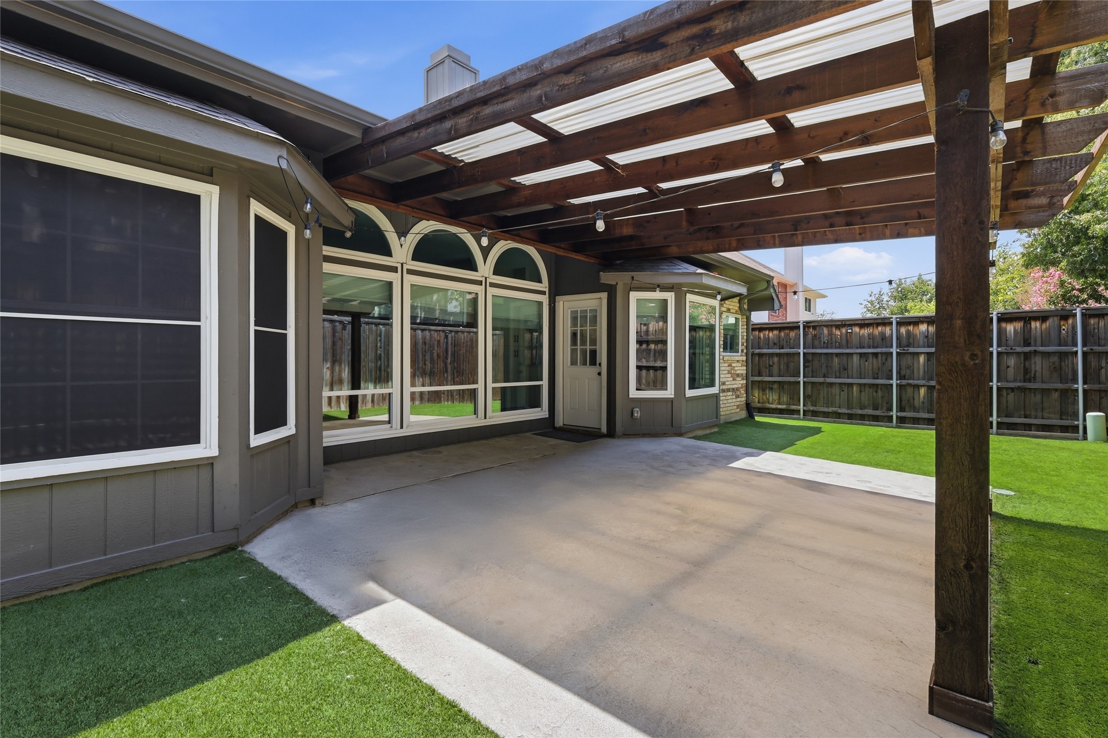 2313 Whitman Lane