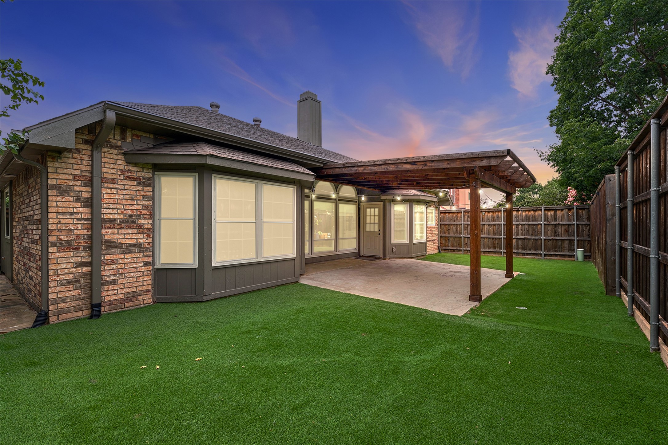 2313 Whitman Lane