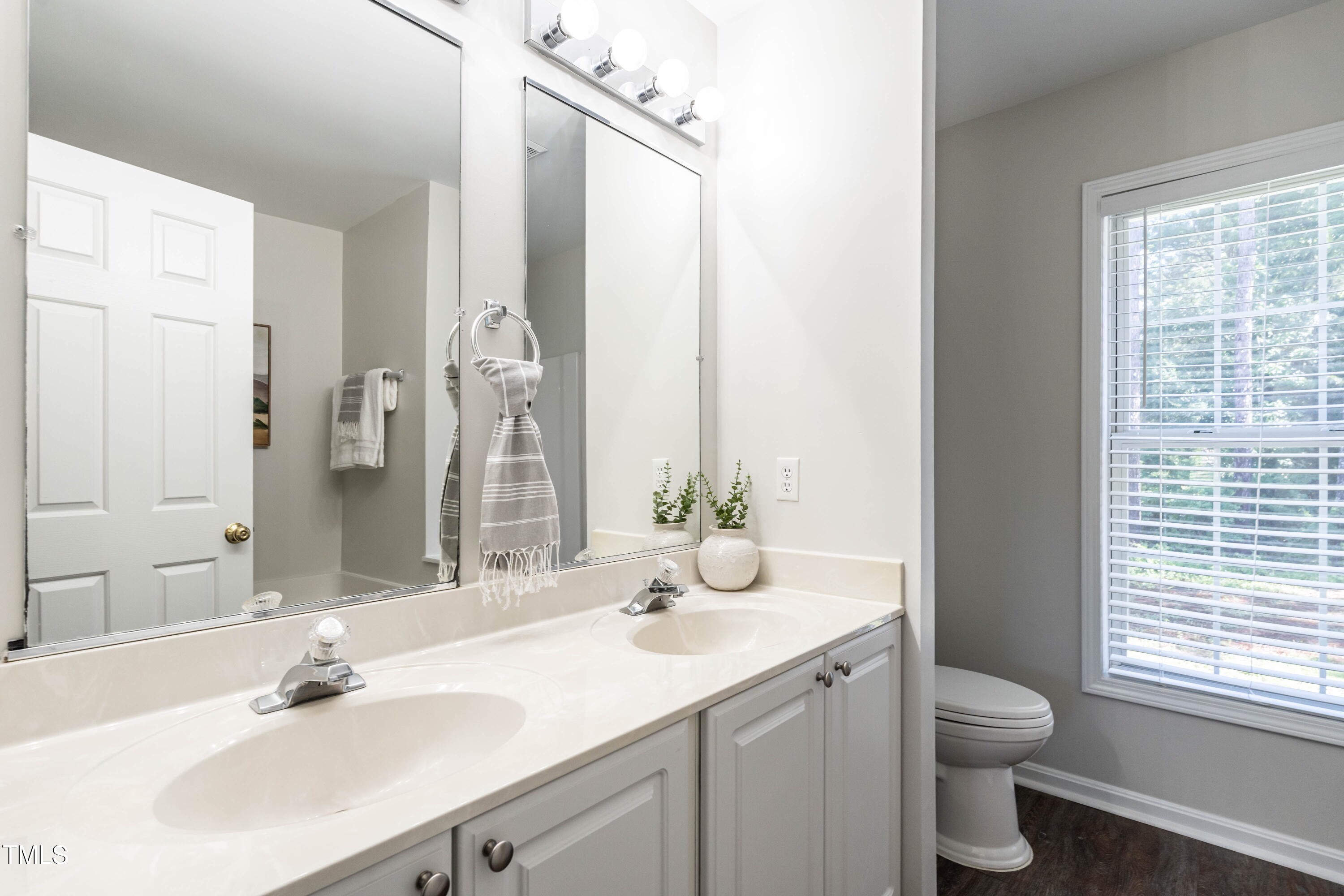 3045 Creek Moss Avenue