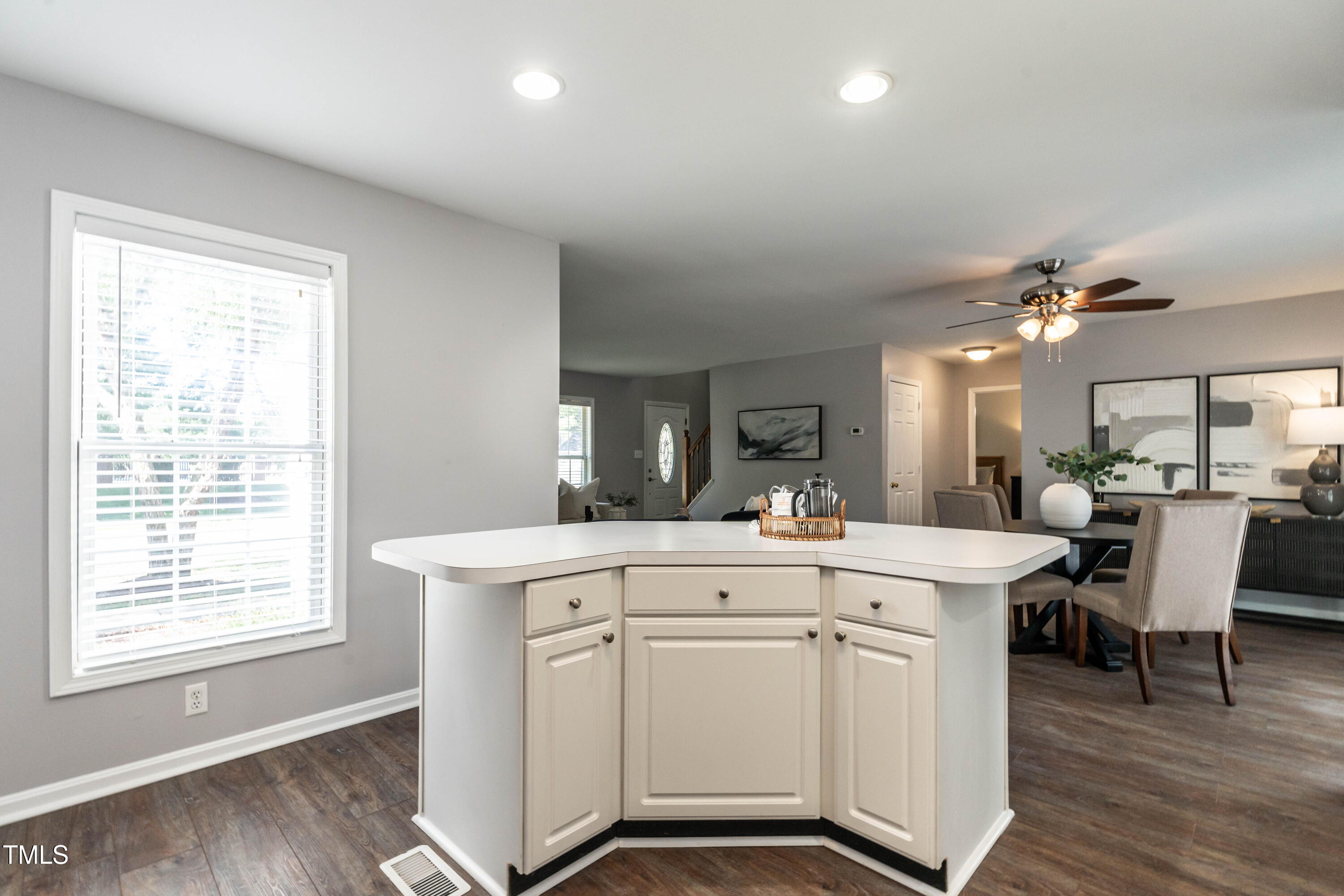 3045 Creek Moss Avenue