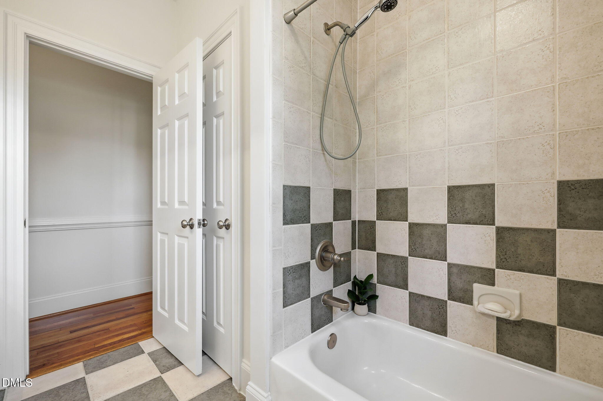 10 Georgetown Woods Drive
