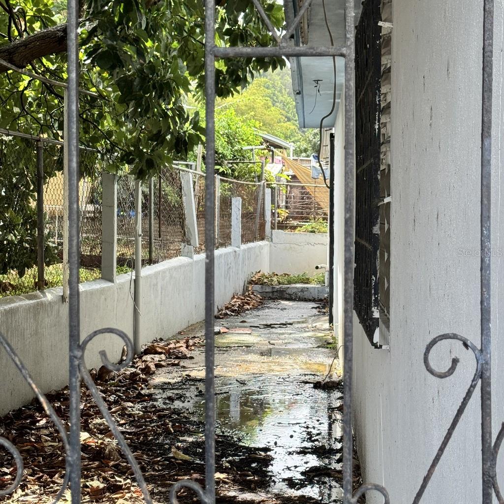 Calle 3 URB. FLAMBOYAN #A-3