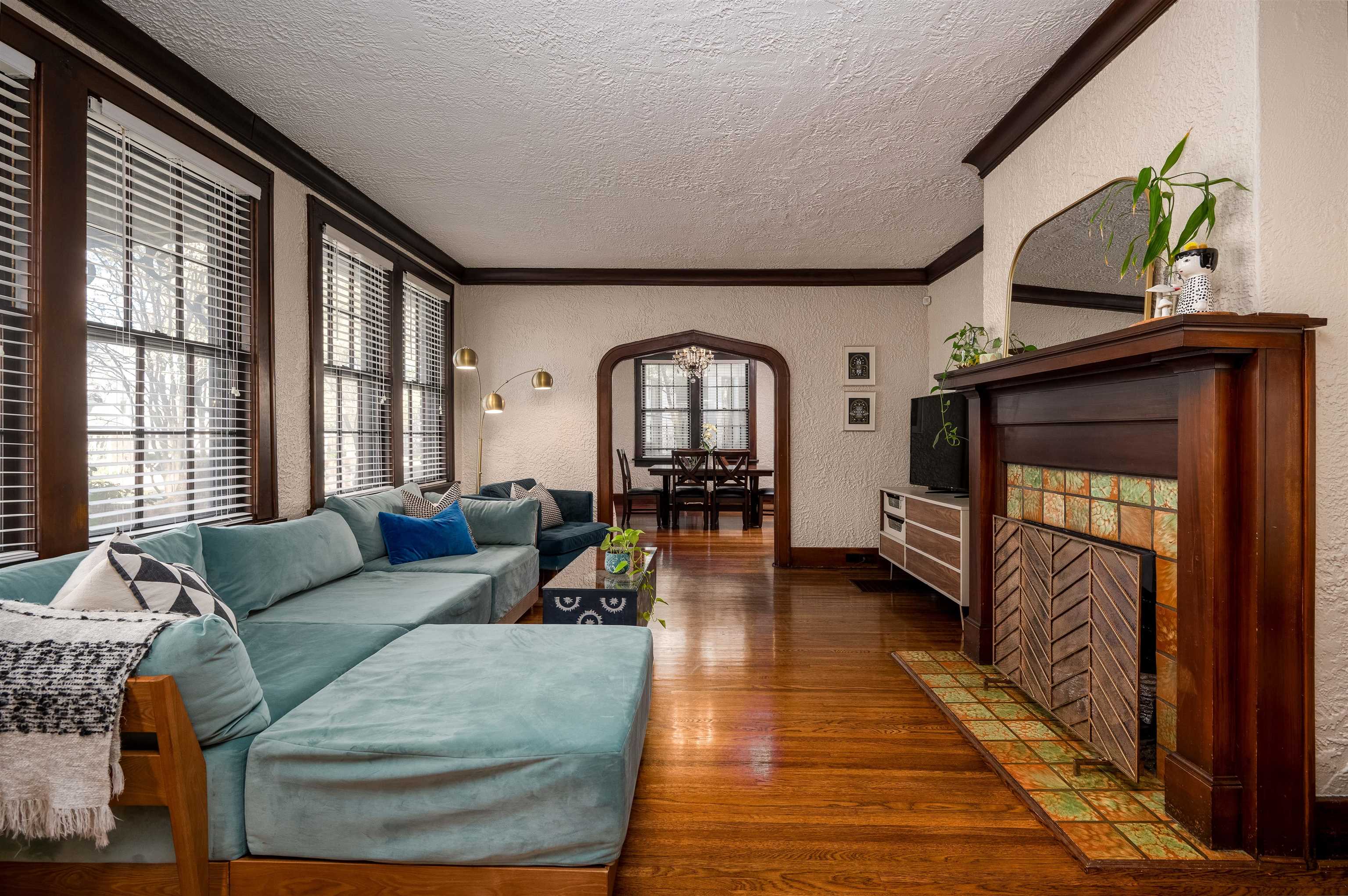 1553 EASTMORELAND AVE