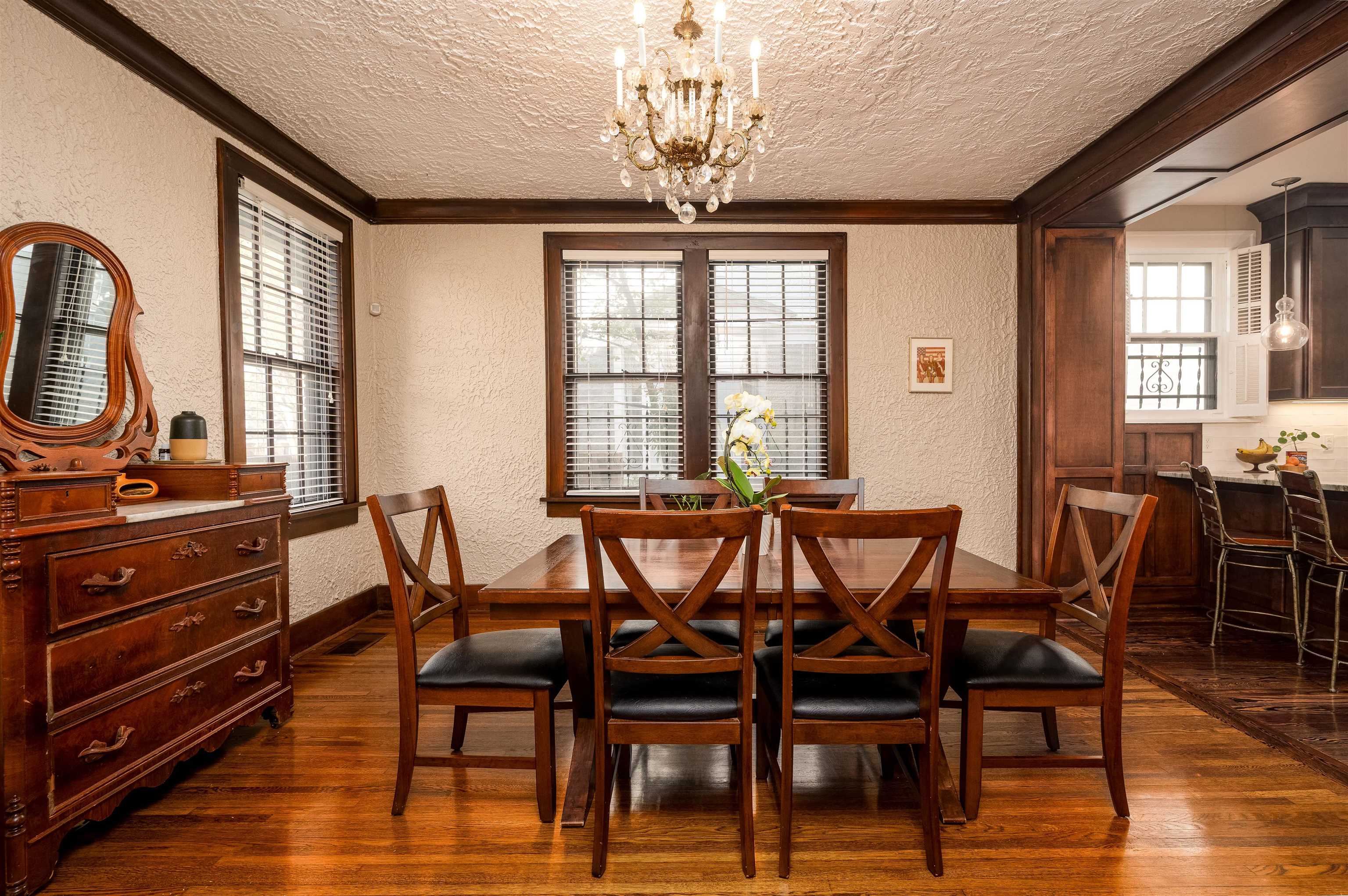 1553 EASTMORELAND AVE