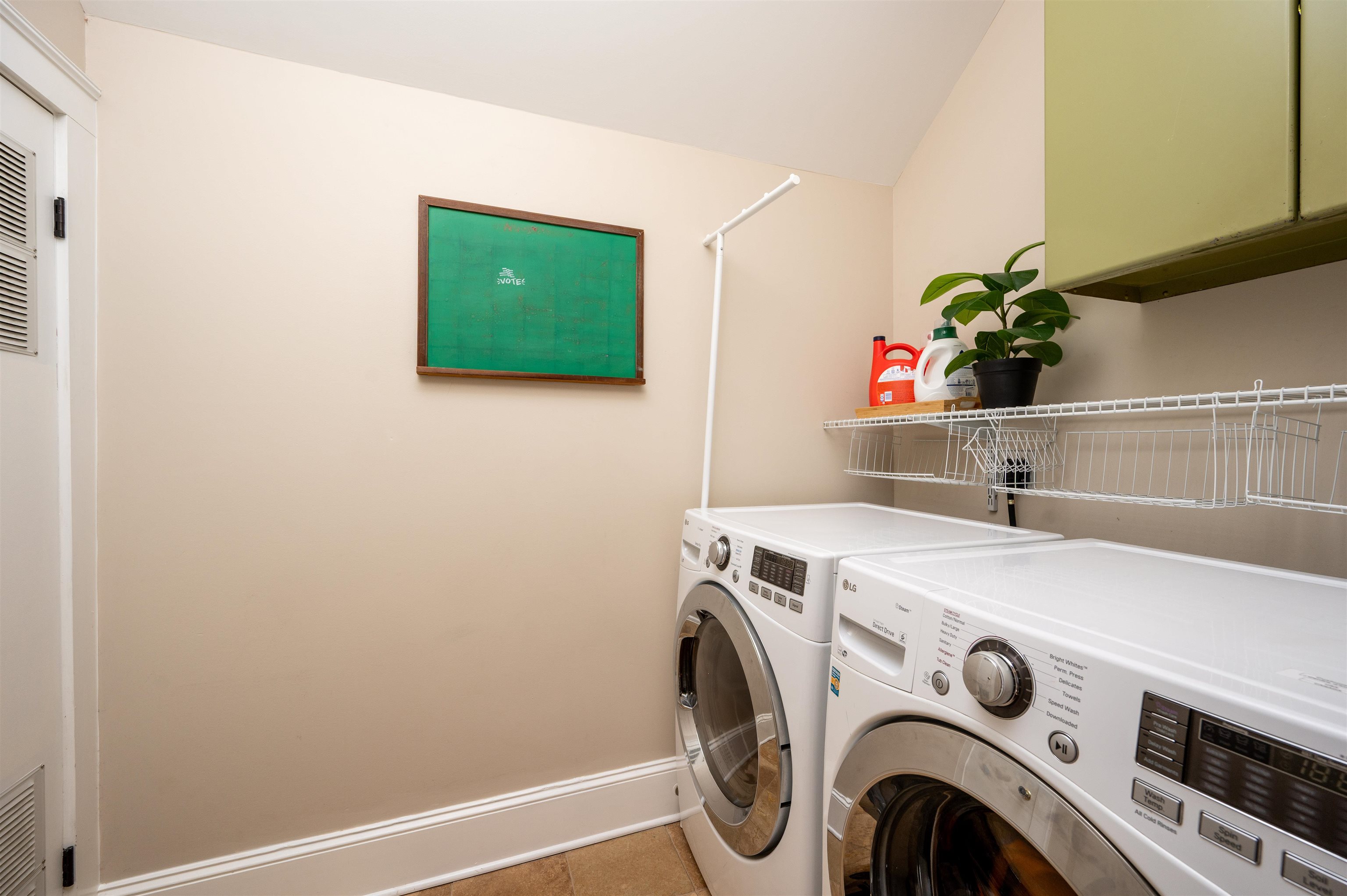 1553 EASTMORELAND AVE