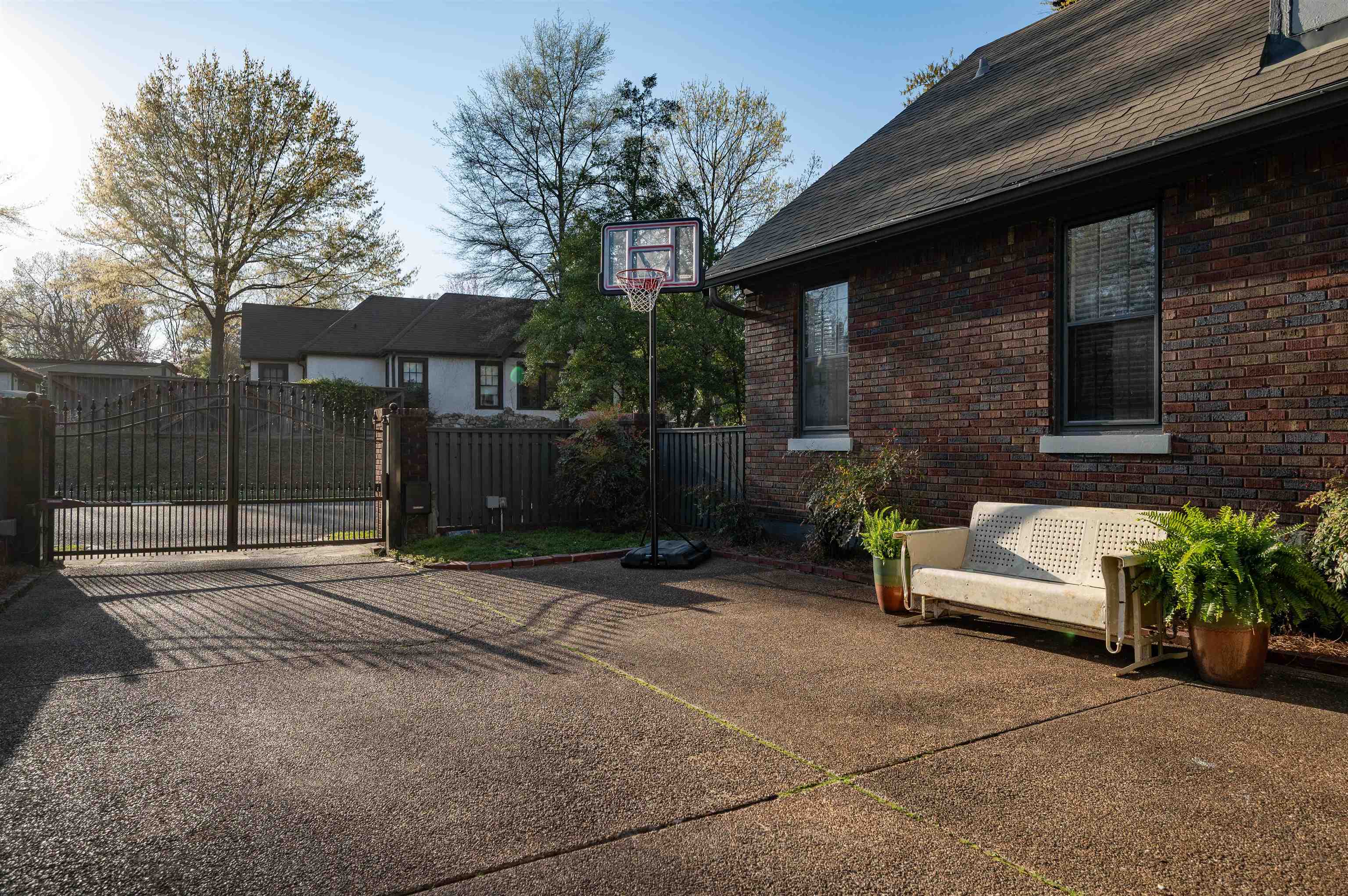 1553 EASTMORELAND AVE