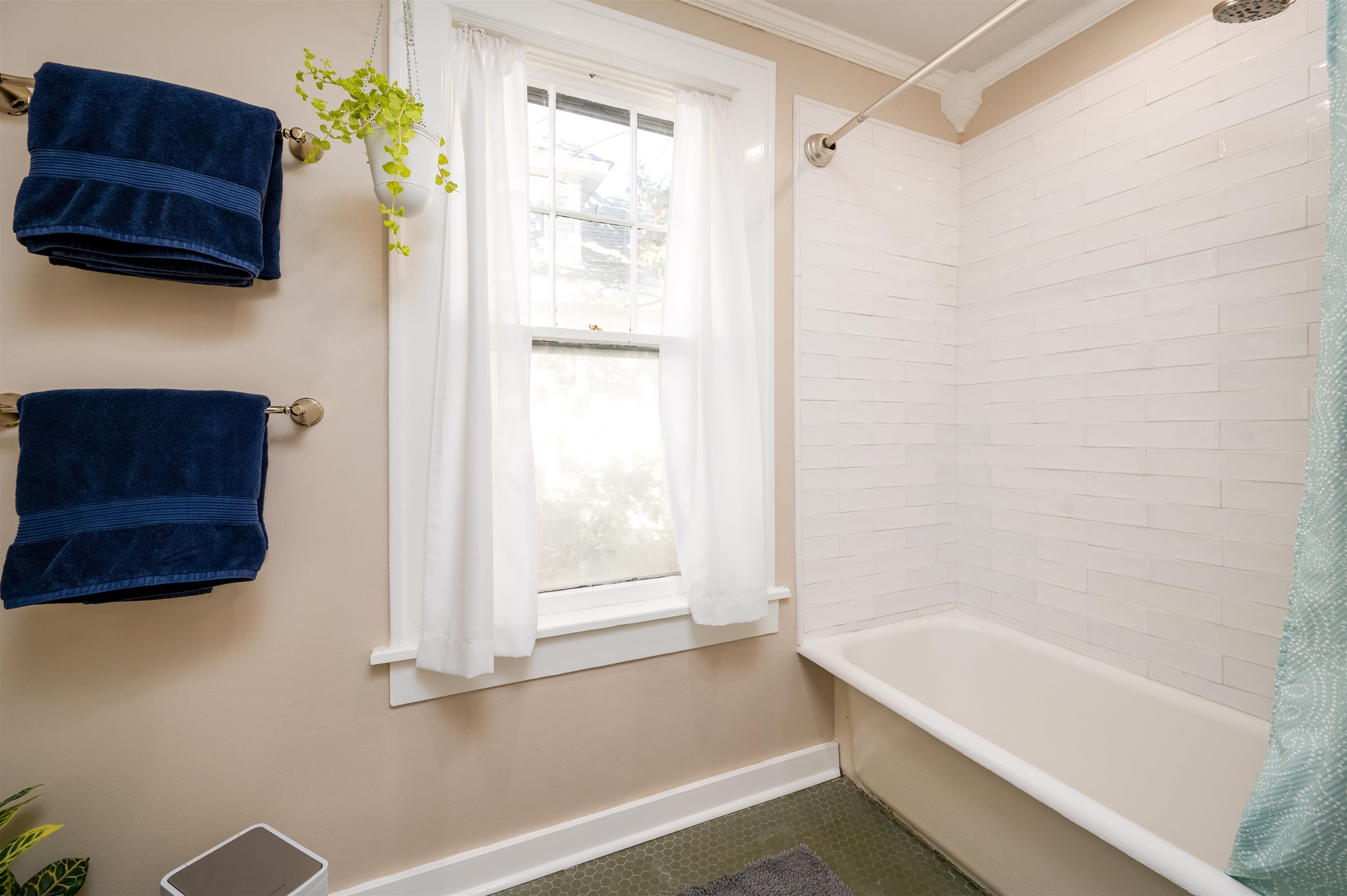 1553 EASTMORELAND AVE