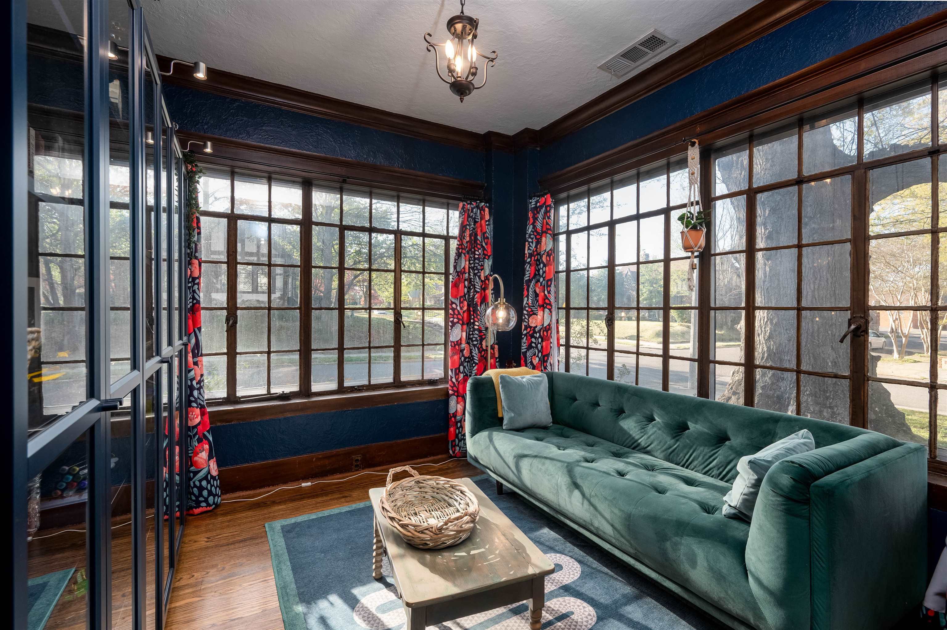 1553 EASTMORELAND AVE