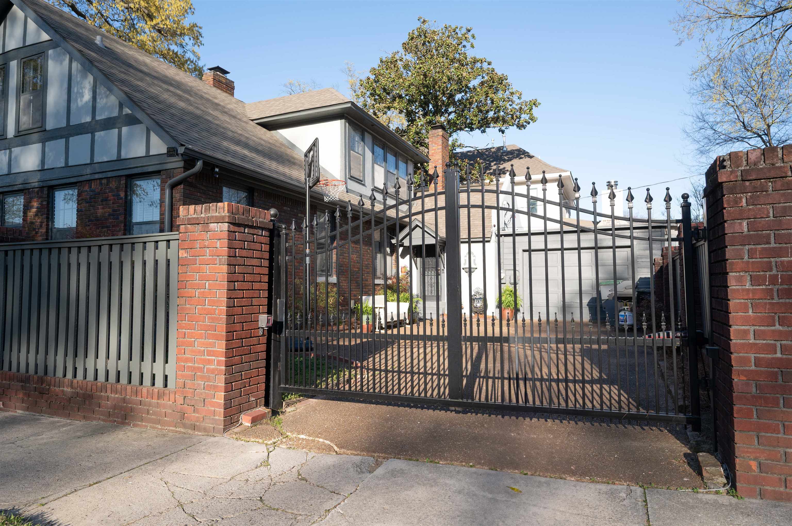 1553 EASTMORELAND AVE