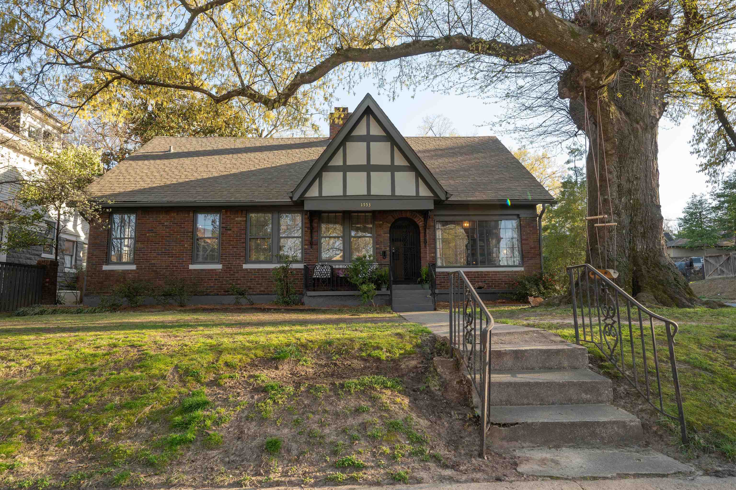 1553 EASTMORELAND AVE