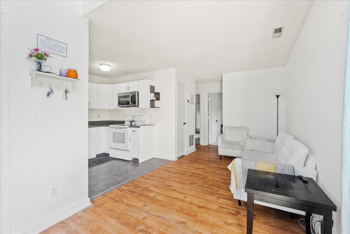 1331 BRADLEY DR