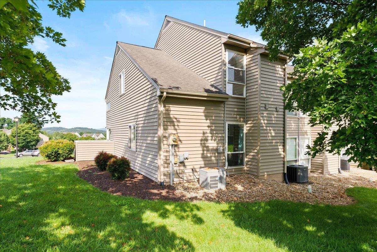 1331 BRADLEY DR