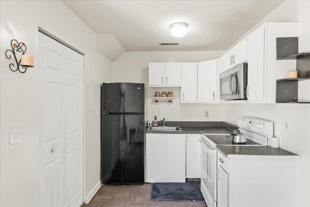 1331 BRADLEY DR