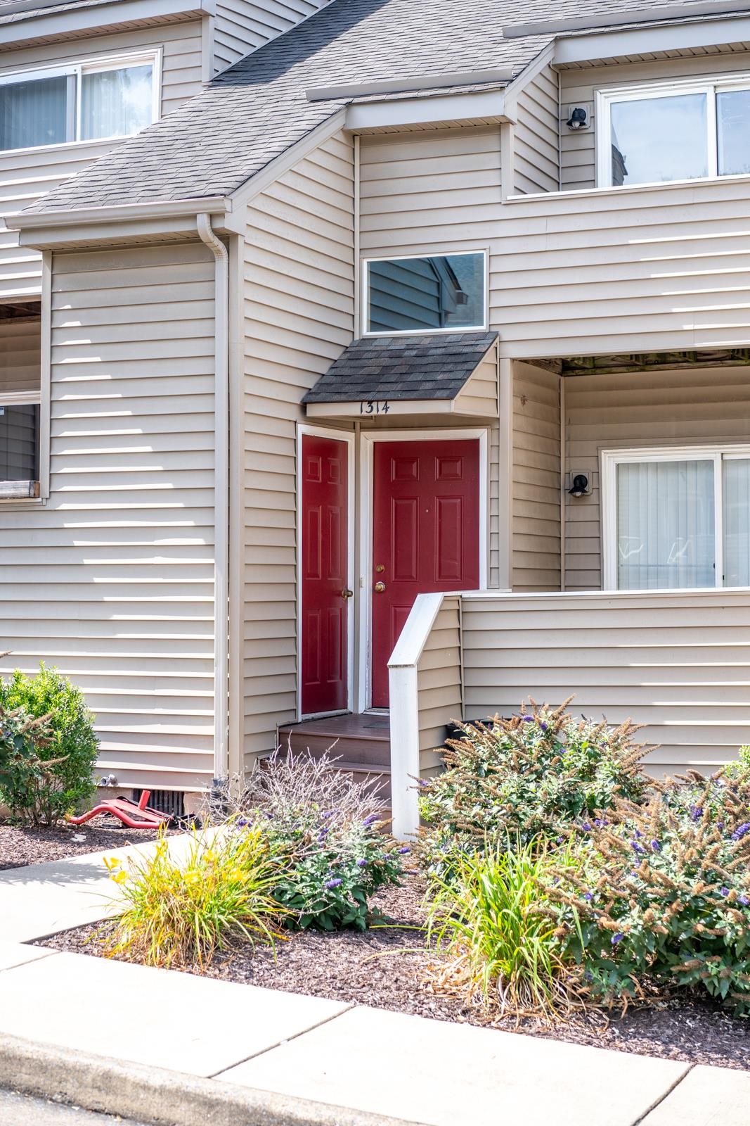 1314 BRADLEY DR