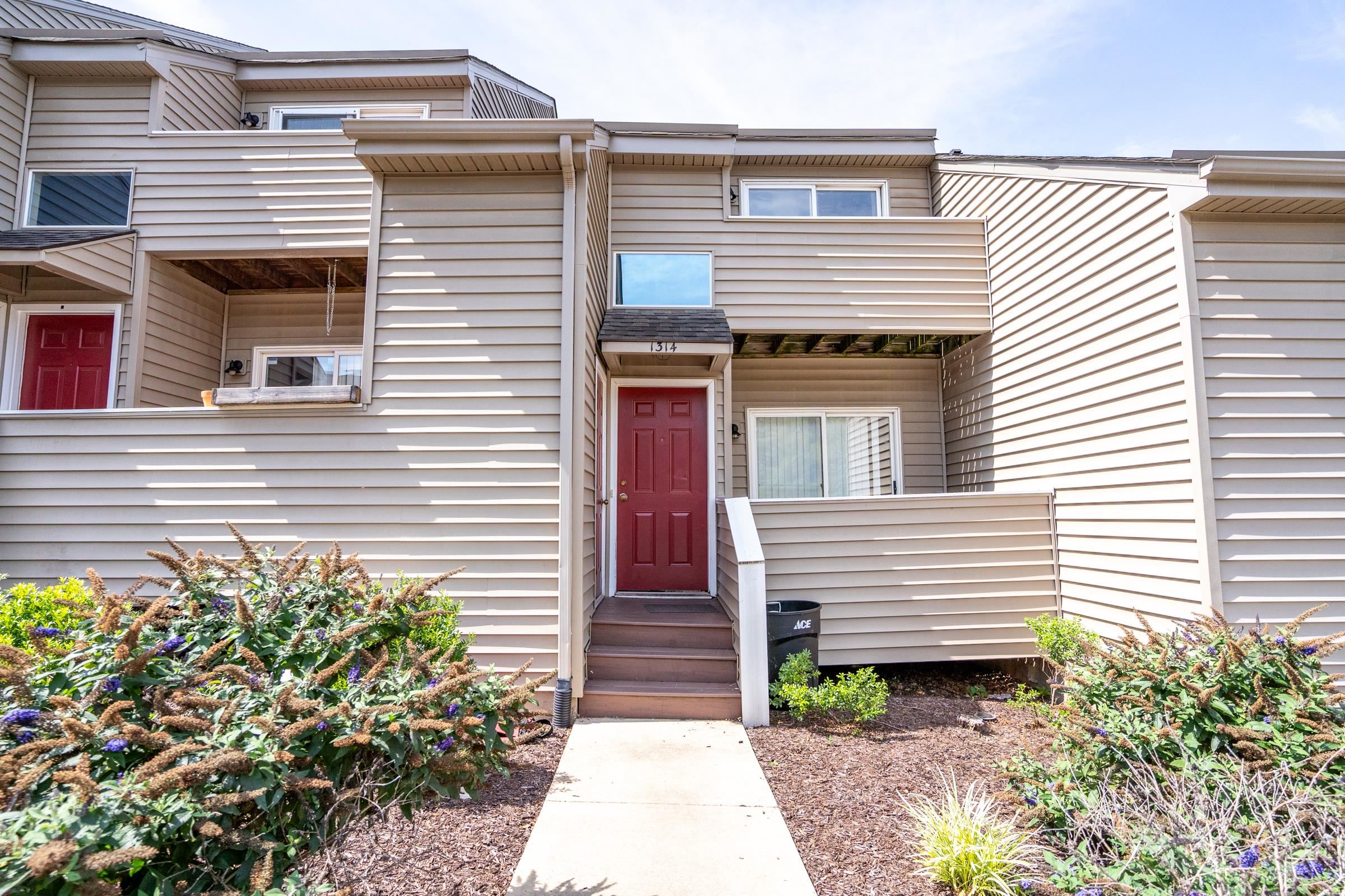 1314 BRADLEY DR