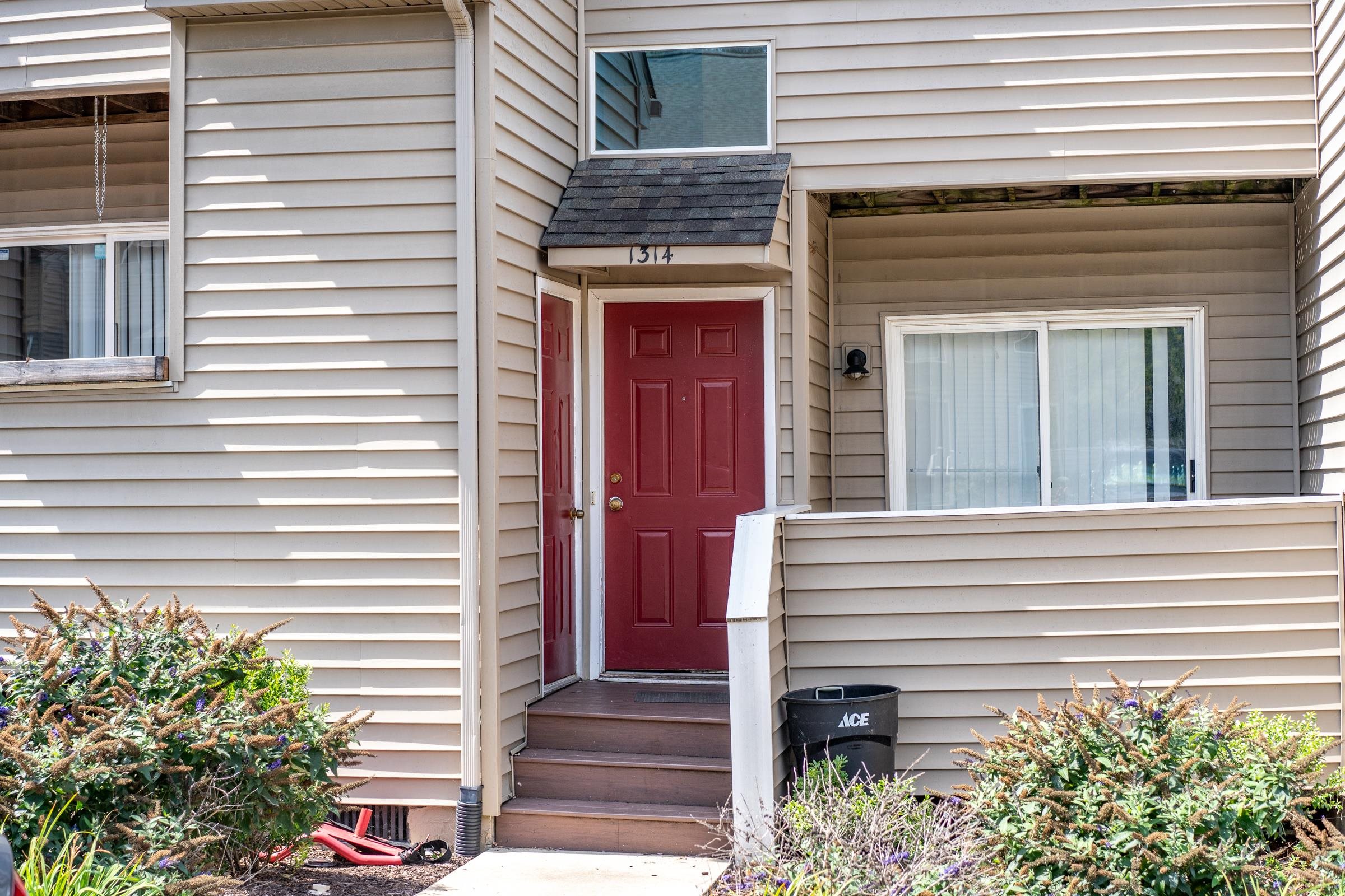 1314 BRADLEY DR