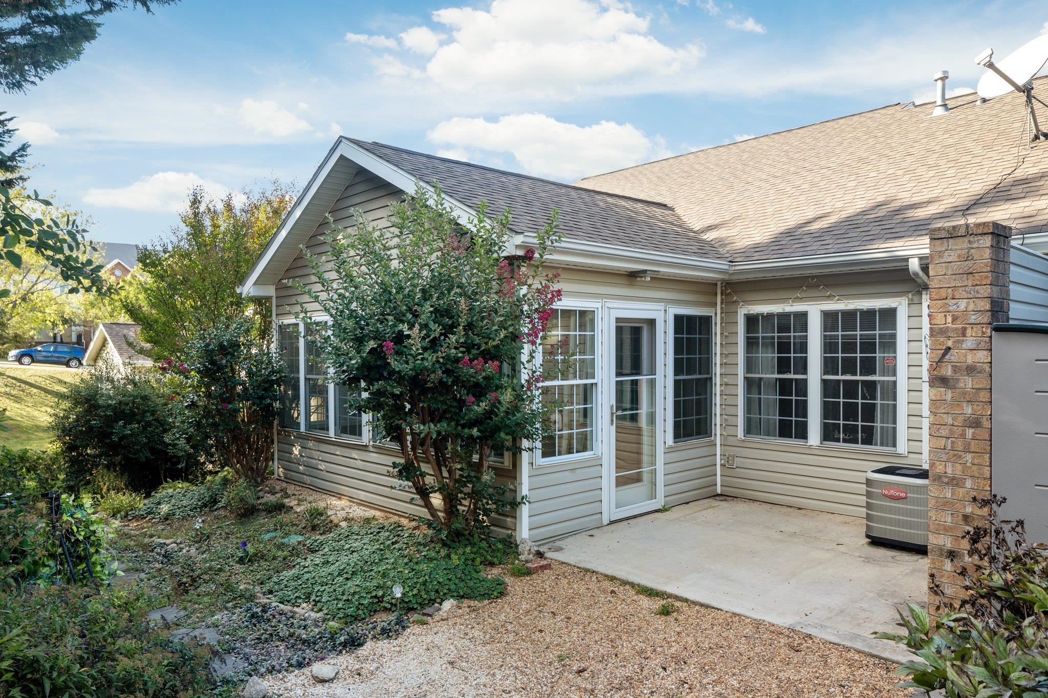 324 EMERALD DR