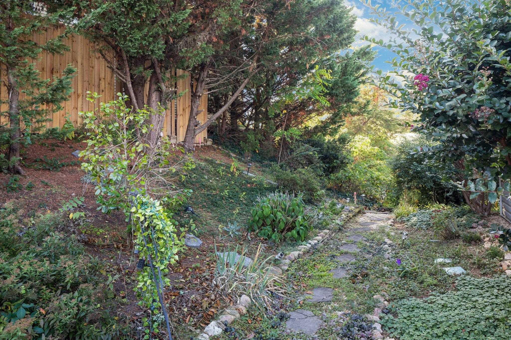 324 EMERALD DR