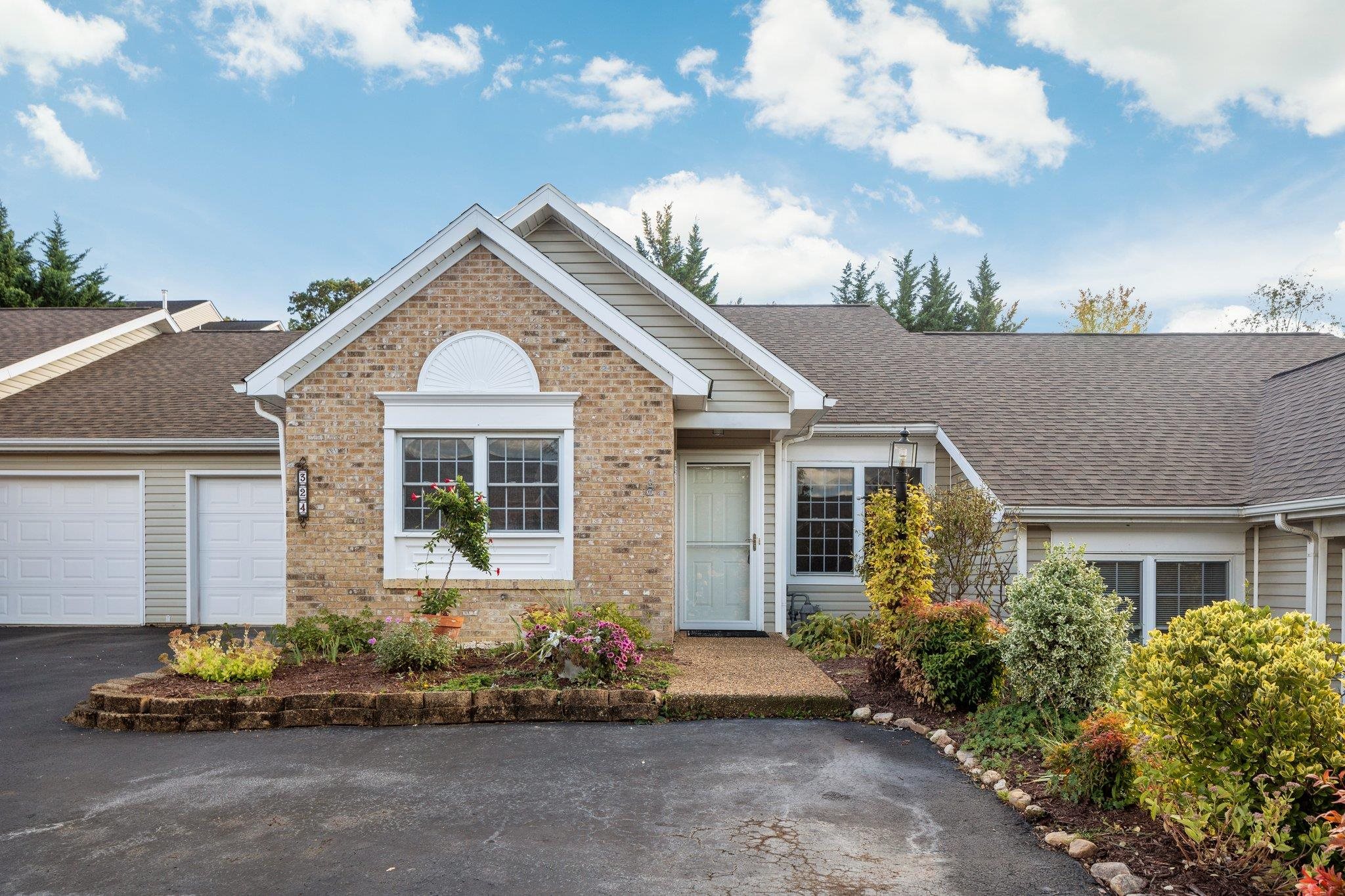 324 EMERALD DR