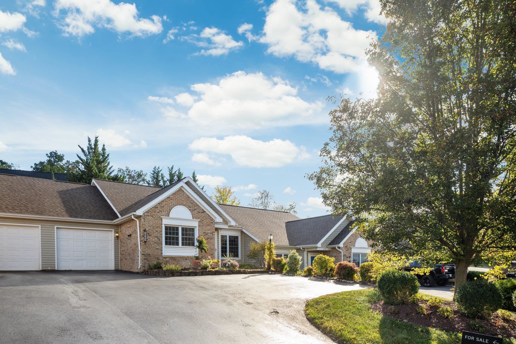 324 EMERALD DR
