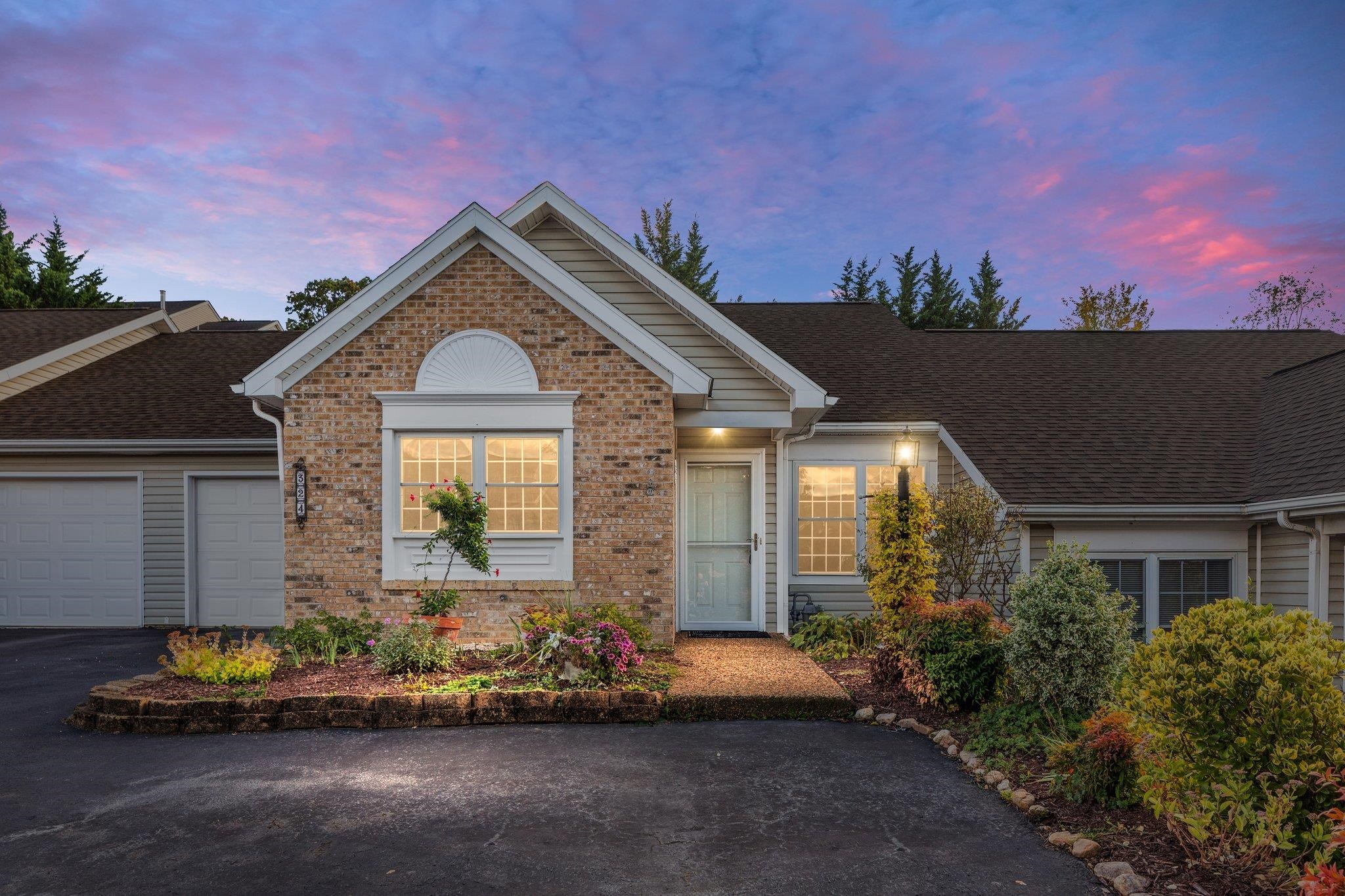 324 EMERALD DR