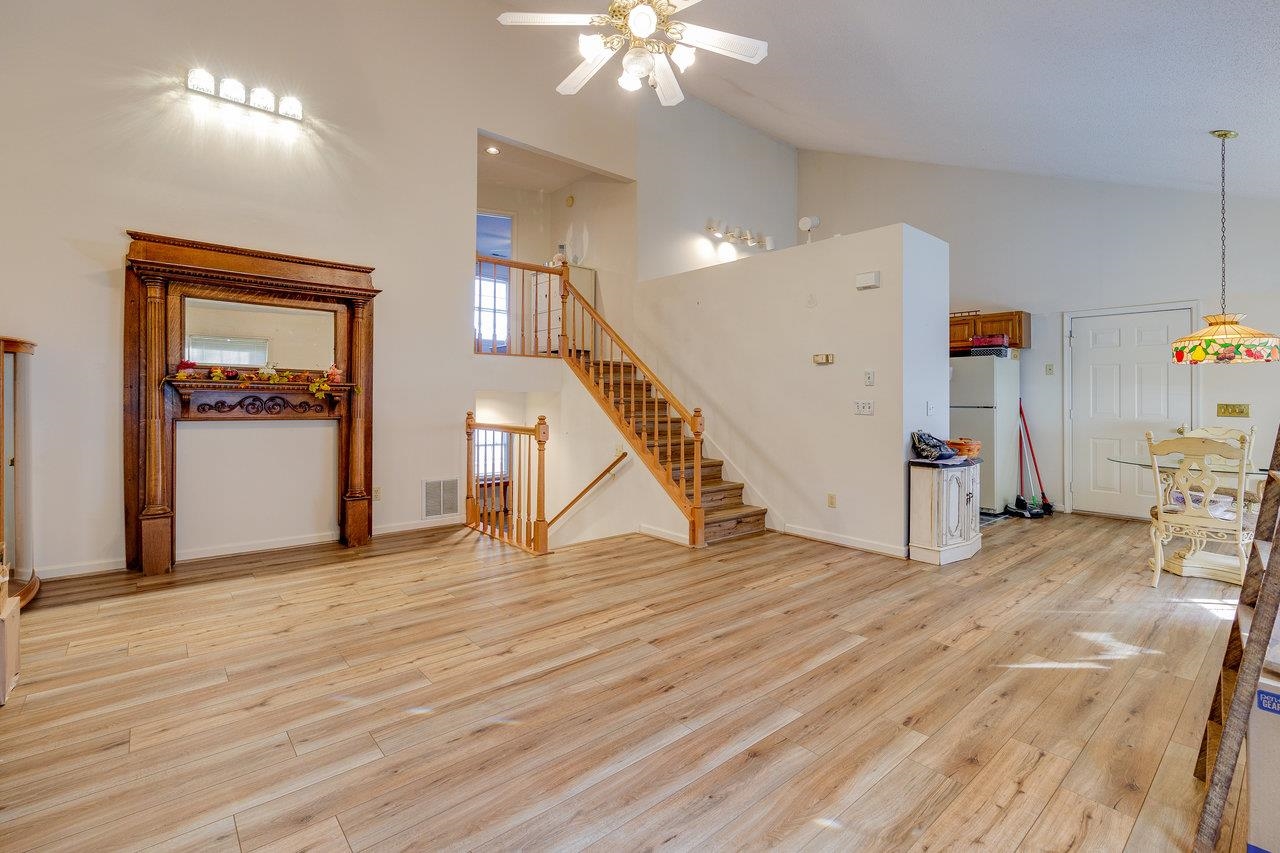 2398 MEADOW CT