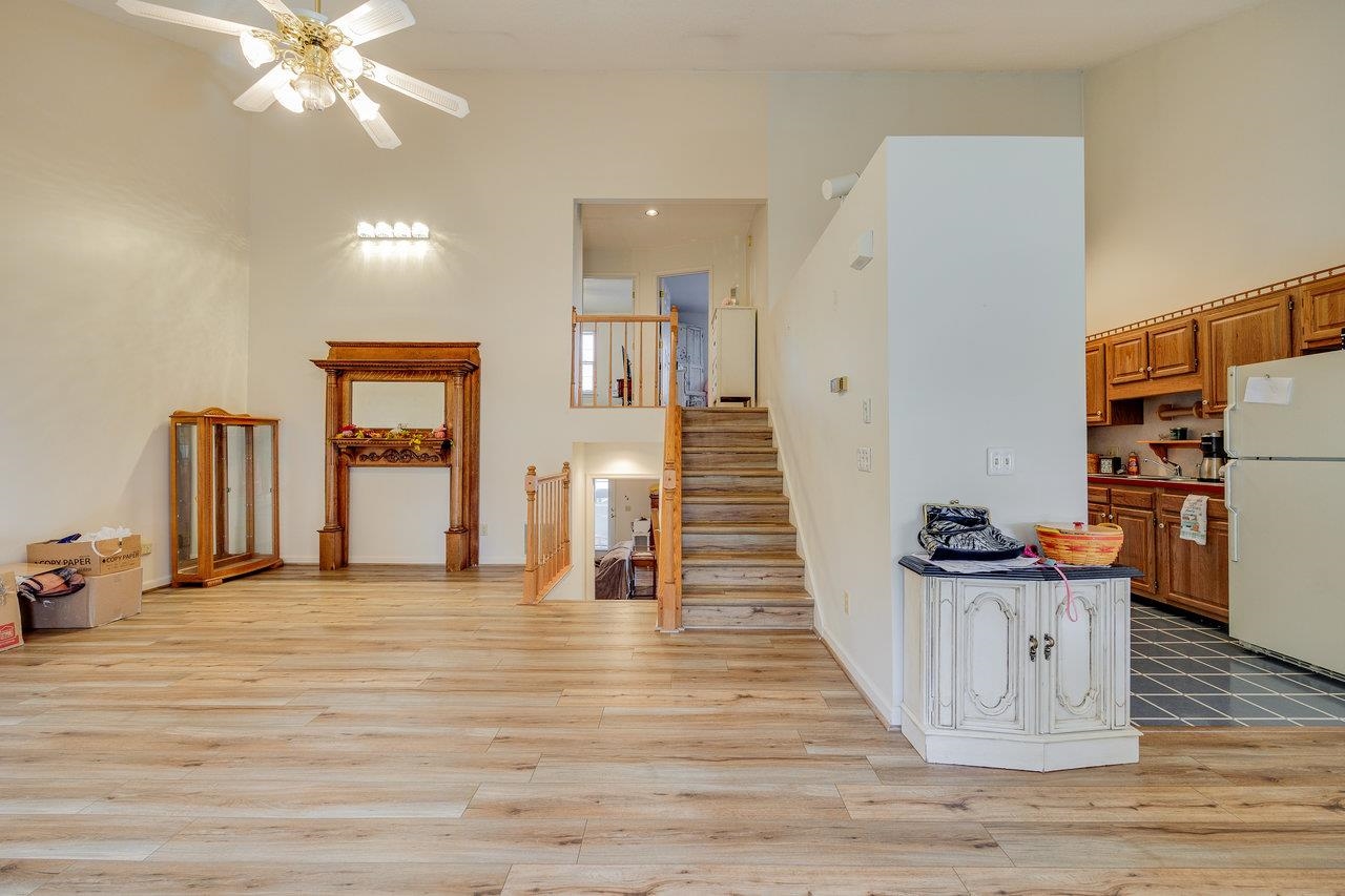 2398 MEADOW CT