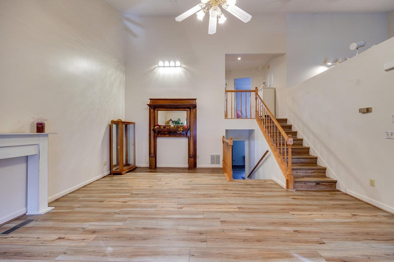 2398 MEADOW CT