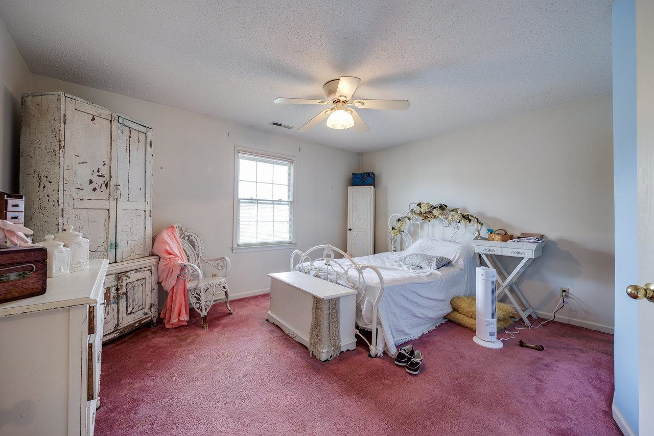 2398 MEADOW CT