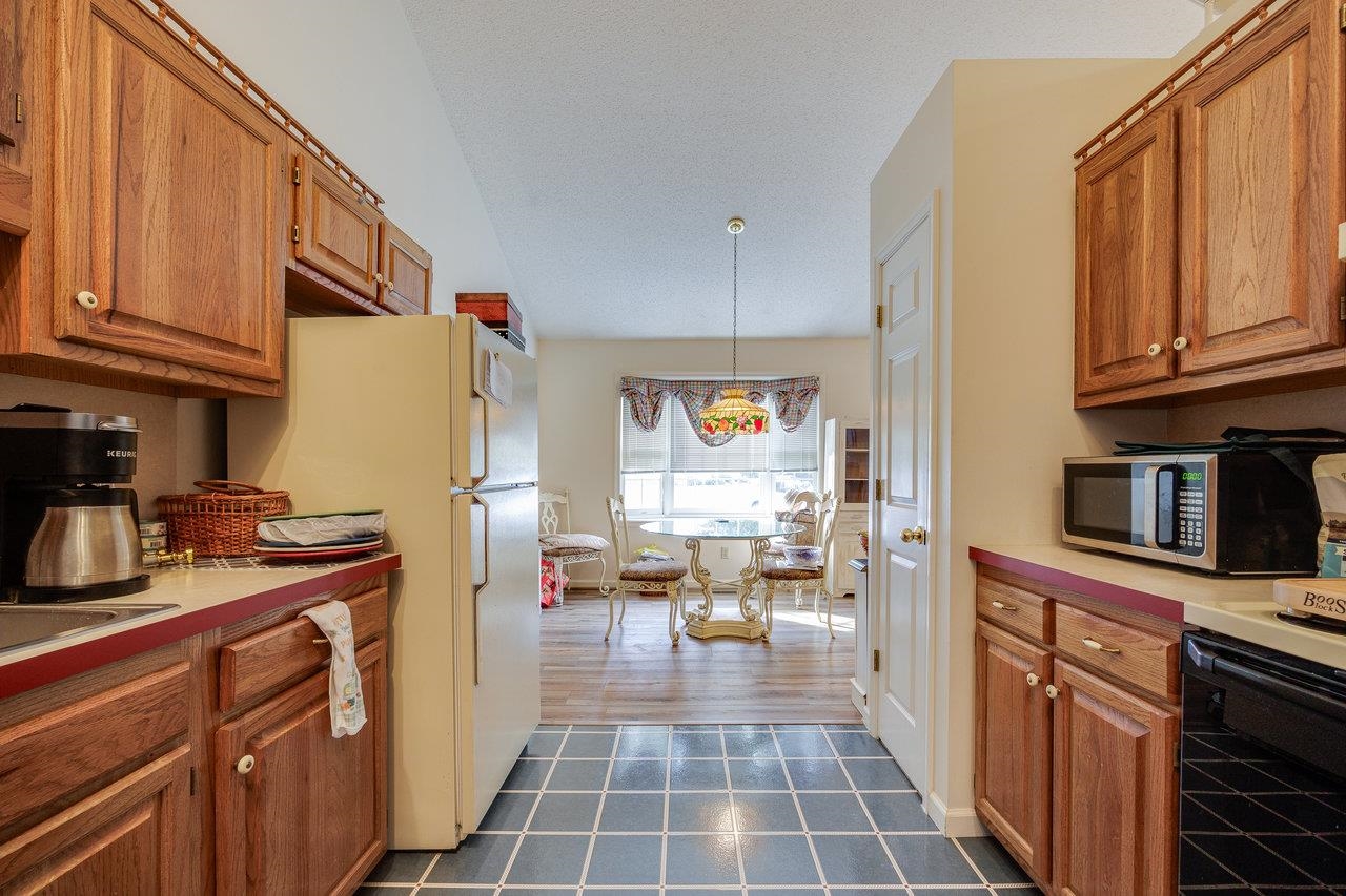 2398 MEADOW CT